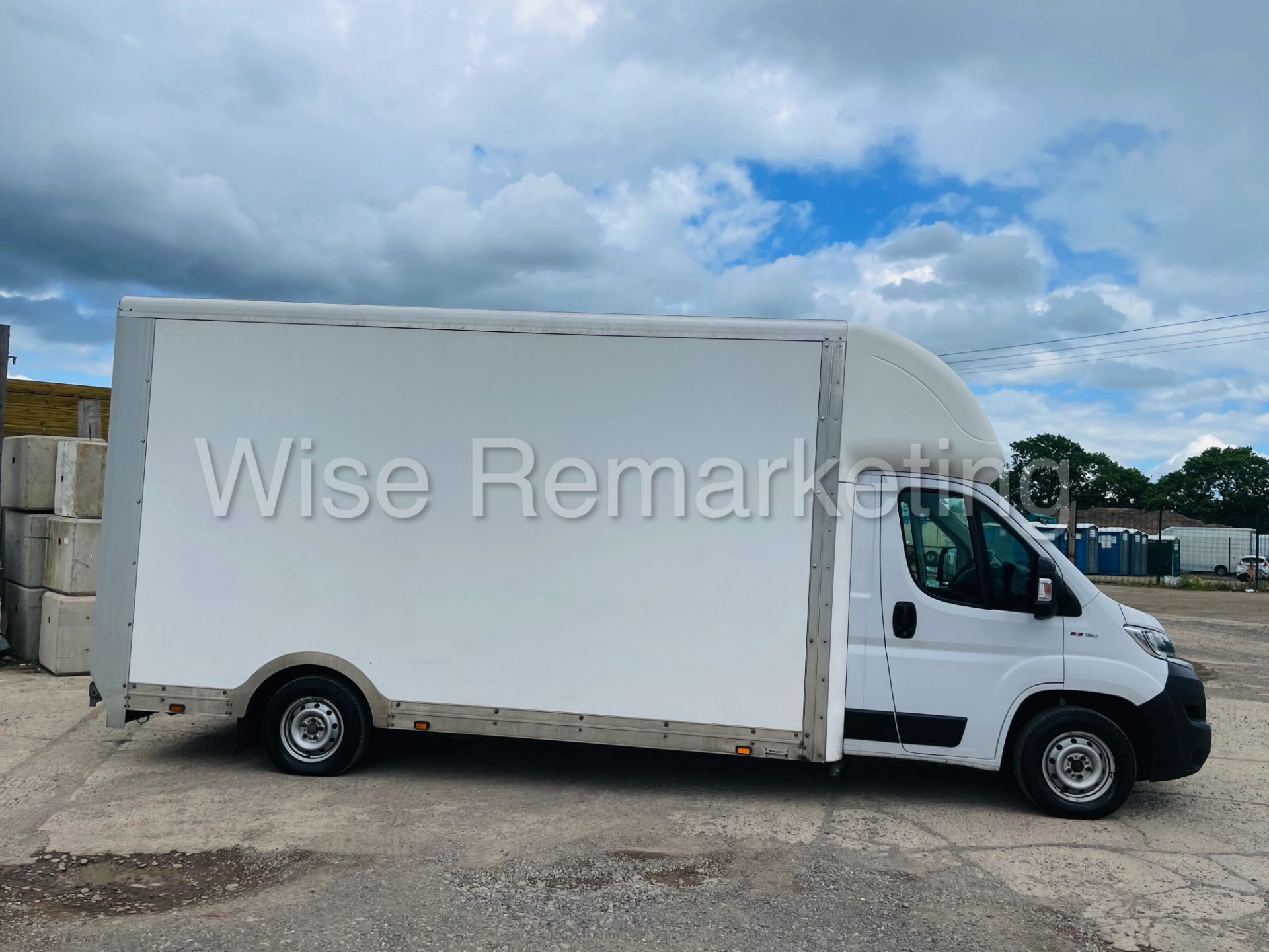 *Reserve Met* Fiat Ducato *LWB ~ Low Loader* (2020 ~ Euro 6 / U~LEZ) *Side Access / Tail lift* - Image 10 of 45
