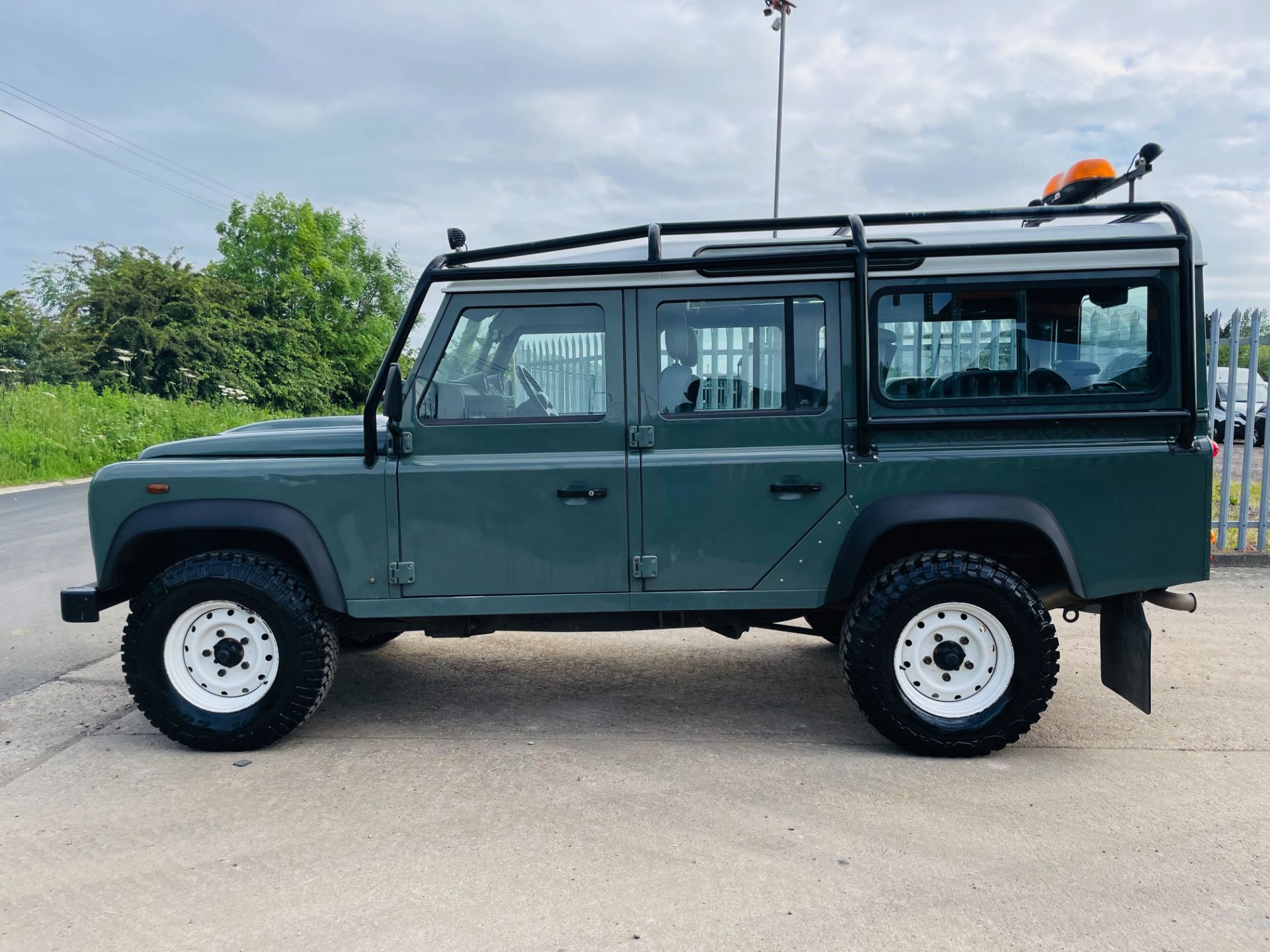 (Reserve Met) LAND ROVER DEFENDER 110 2.2TDCI COUNTY STATION WAGON (2016)1 OWNER -25K WITH HISTORY - Image 12 of 20