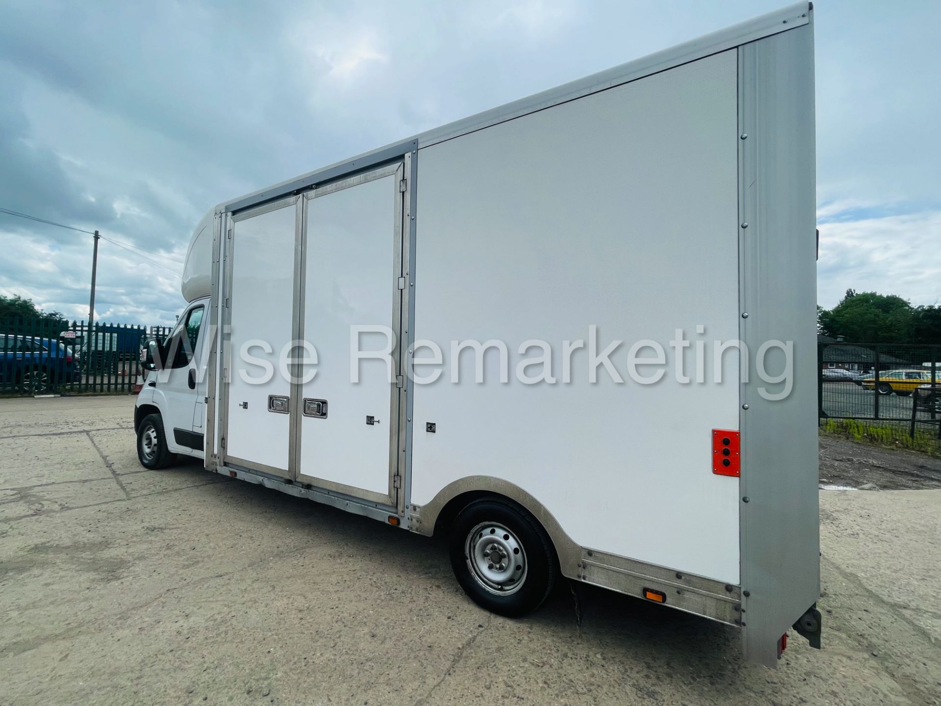 *Reserve Met* Fiat Ducato *LWB ~ Low Loader* (2020 ~ Euro 6 / U~LEZ) *Side Access / Tail lift* - Image 5 of 45