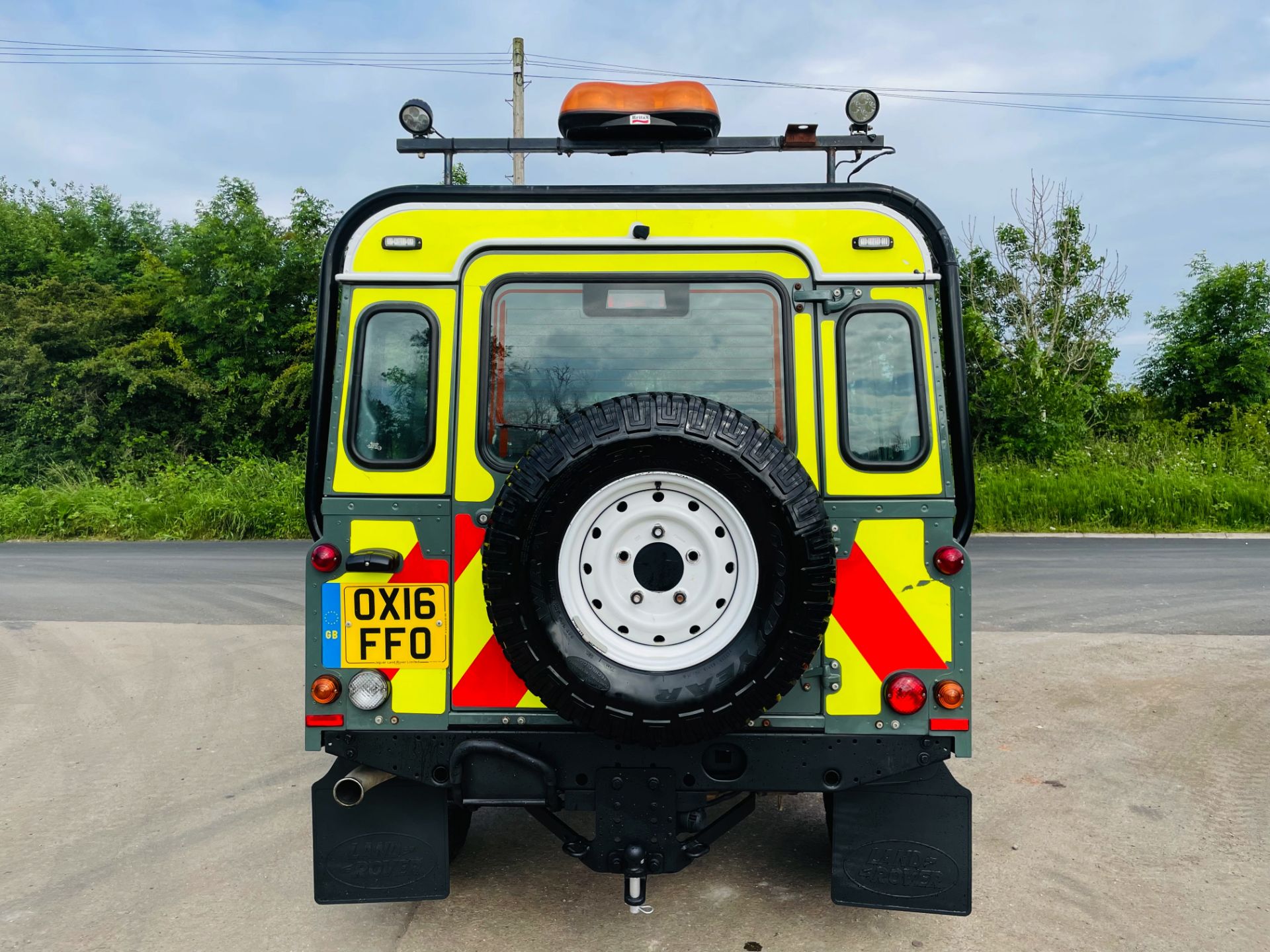 (Reserve Met) LAND ROVER DEFENDER 110 2.2TDCI COUNTY STATION WAGON (2016)1 OWNER -25K WITH HISTORY - Image 10 of 20