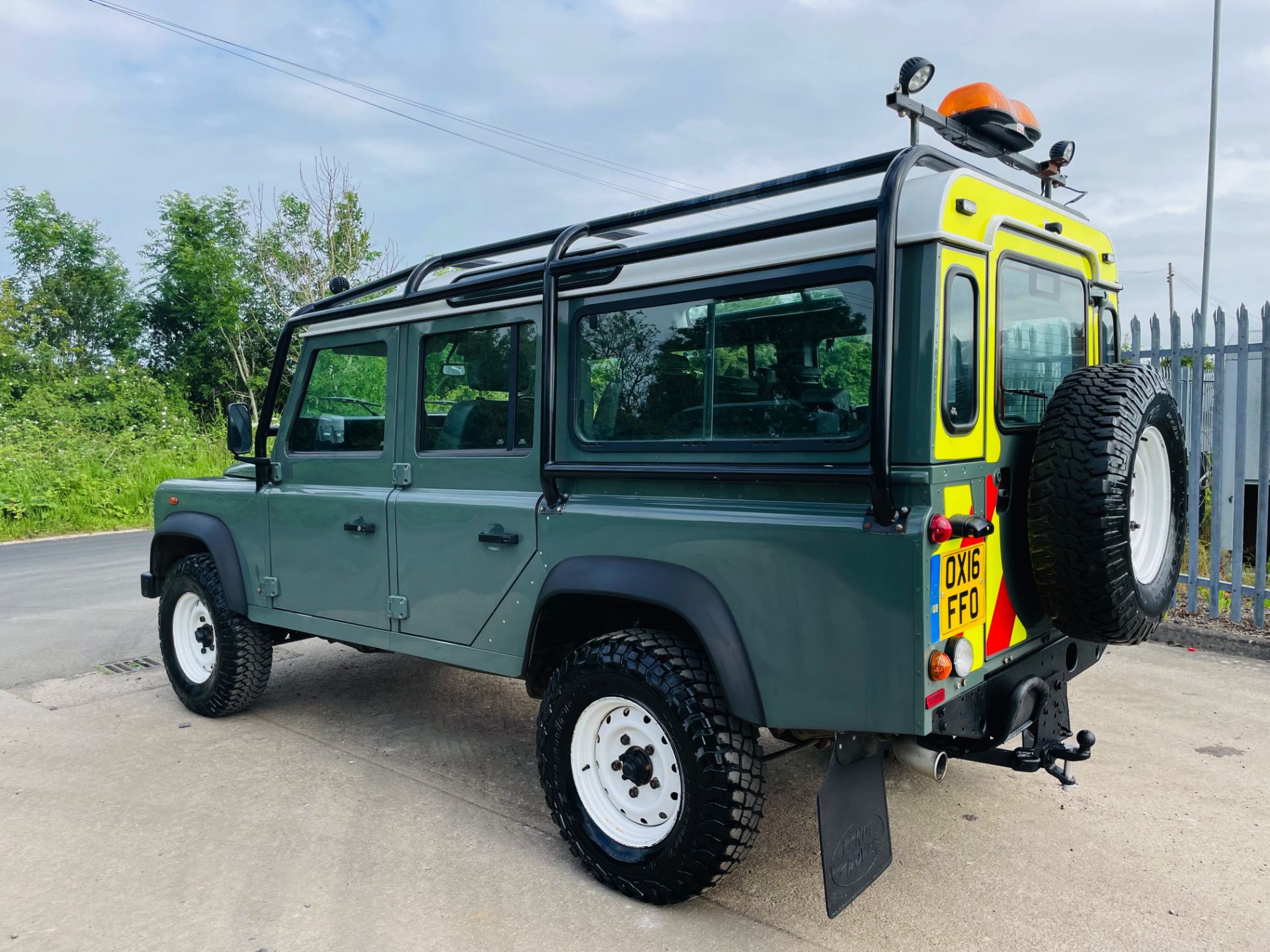 (Reserve Met) LAND ROVER DEFENDER 110 2.2TDCI COUNTY STATION WAGON (2016)1 OWNER -25K WITH HISTORY - Image 11 of 20