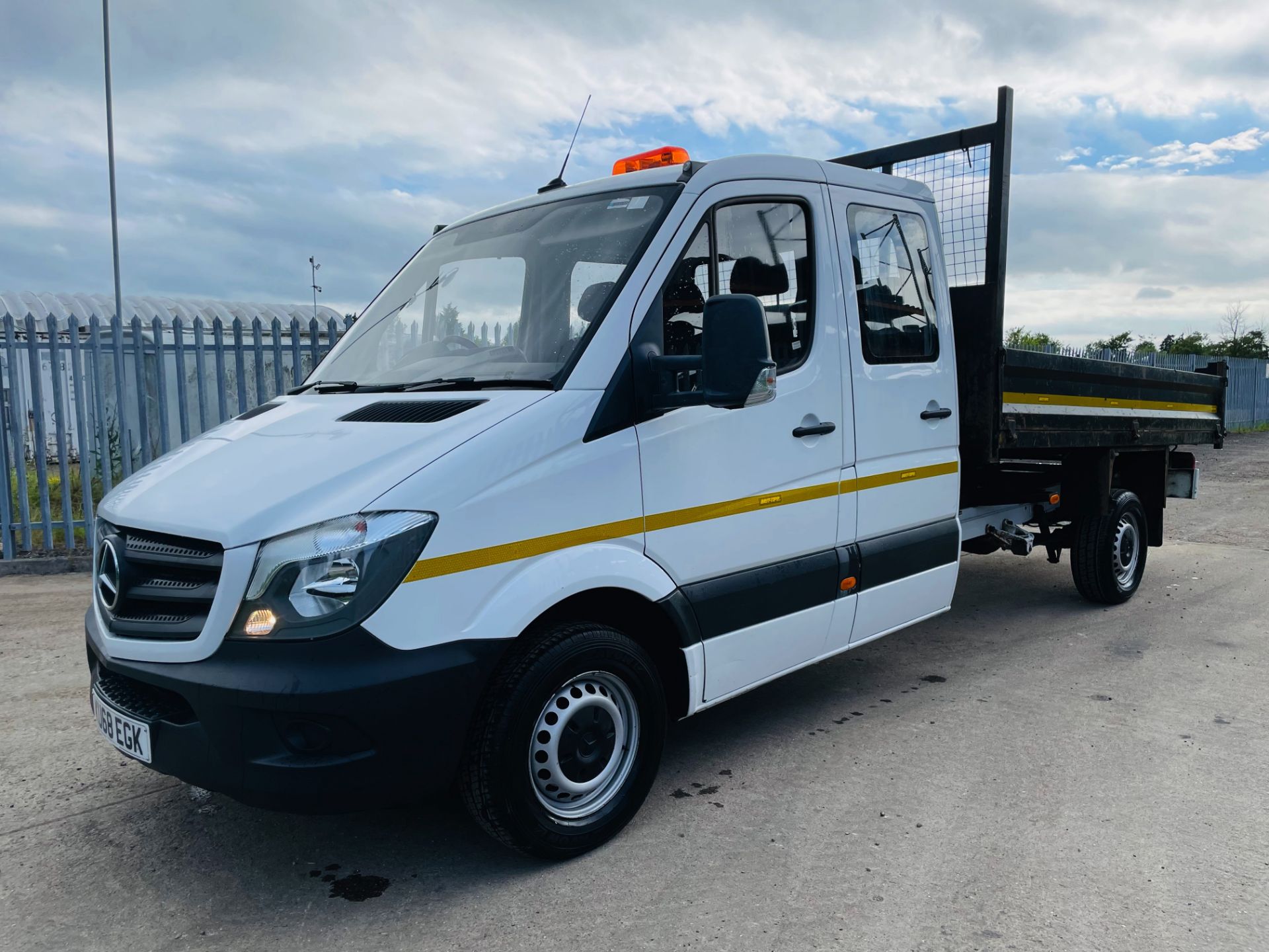 Mercedes Sprinter 314cdi LWB Crew Cab Tipper *2019 Model* Euro 6-ULEZ Compliant-7 Seater-Low Mileage - Image 2 of 16