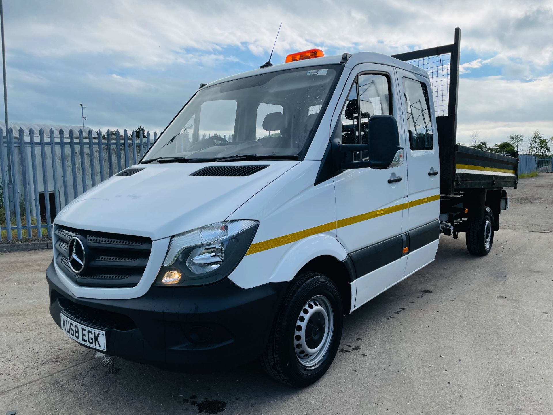 Mercedes Sprinter 314cdi LWB Crew Cab Tipper *2019 Model* Euro 6-ULEZ Compliant-7 Seater-Low Mileage - Image 3 of 16