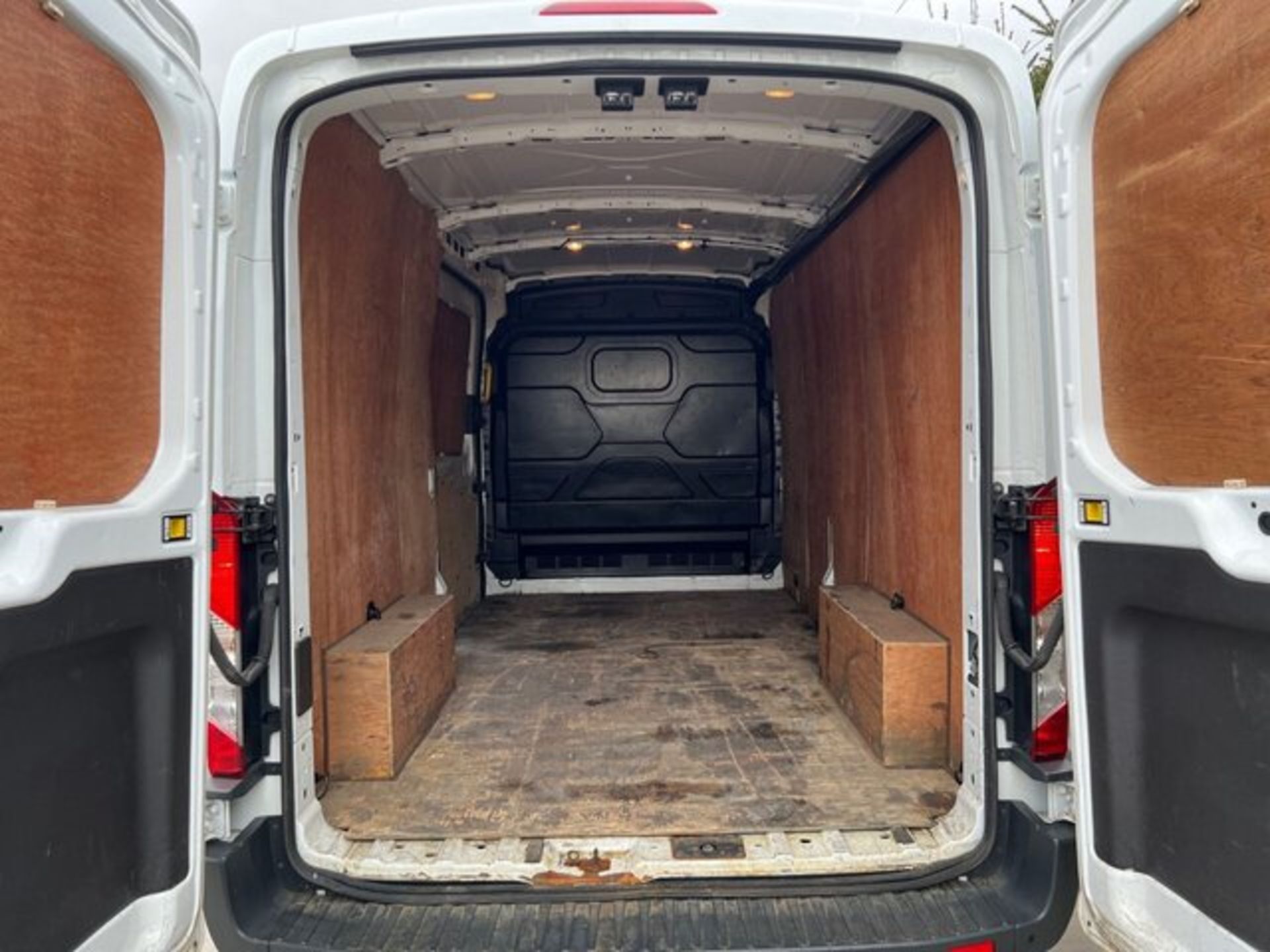 Ford Transit 130 T350 *LWB Panel Van* (2019 ~ Euro 6 / U~LEZ Compliant) *Air Con & Sat Nav* (3500KG) - Image 9 of 10