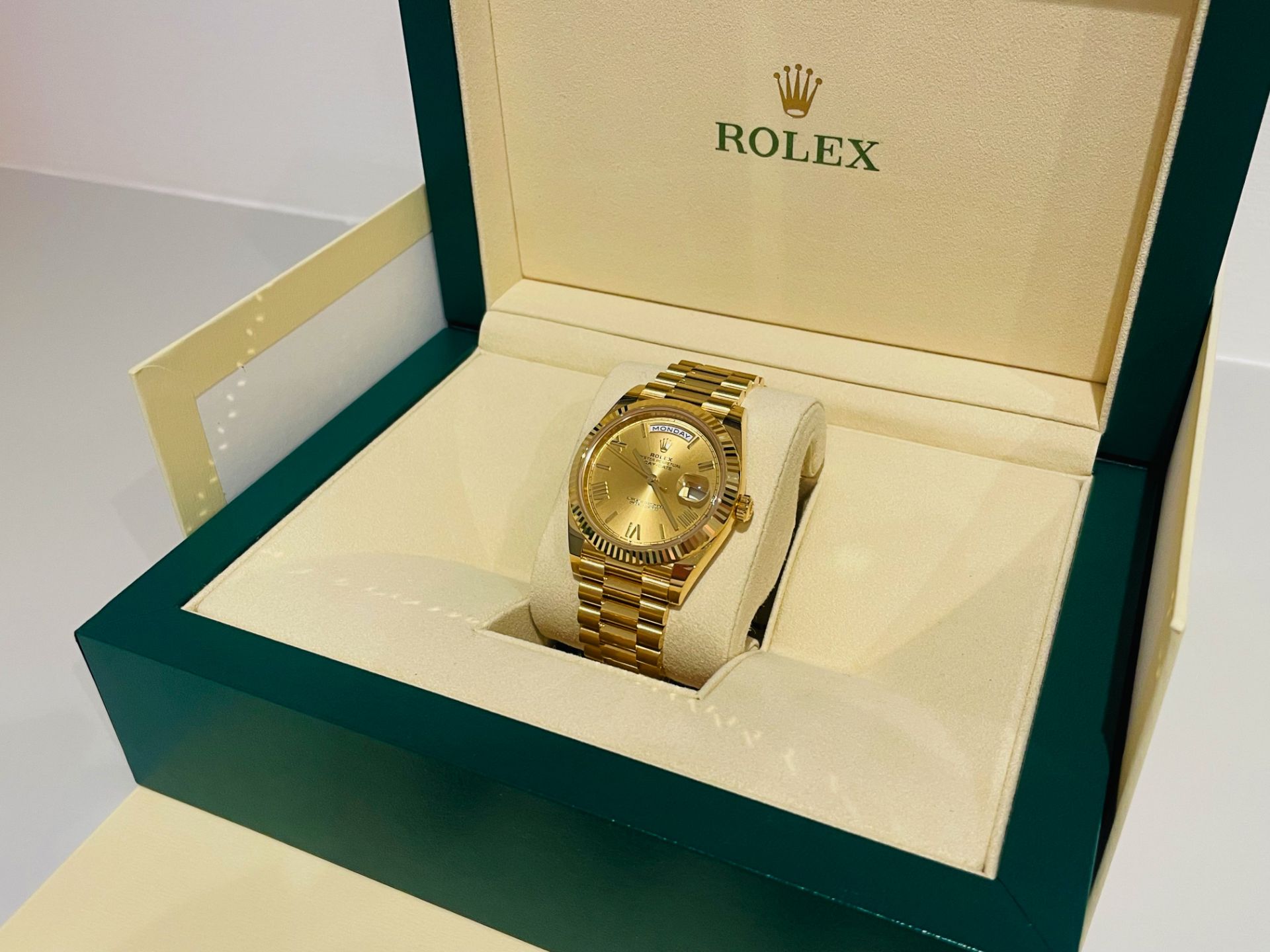 ROLEX DAY-DATE 40MM *18CT GOLD* (2022 NEW / UNWORN) CHAMPAGNE DIAL -PRESIDENT BRACELET - Image 11 of 16