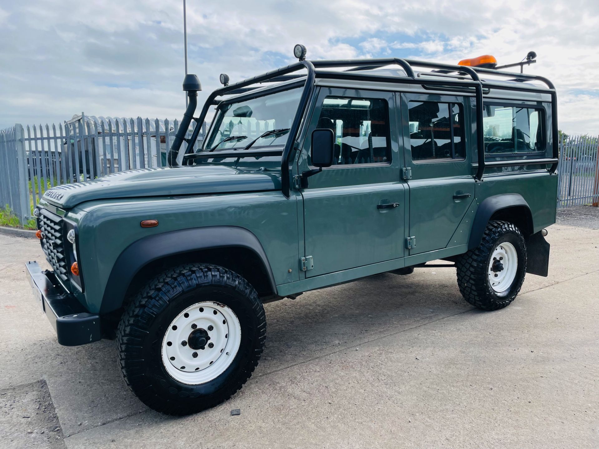 (Reserve Met) LAND ROVER DEFENDER 110 2.2TDCI COUNTY STATION WAGON (2016)1 OWNER -25K WITH HISTORY