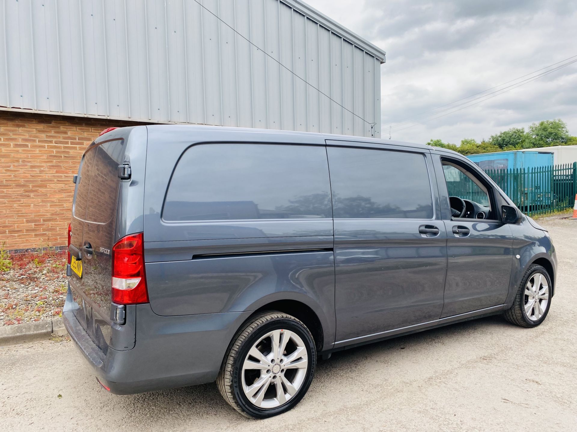 Mercedes Vito 116cdi "SPORT Spec" Auto 7G-Tronic (15 Reg) 2 Owners - Air Con - Alloys - Met Paint - Image 6 of 15