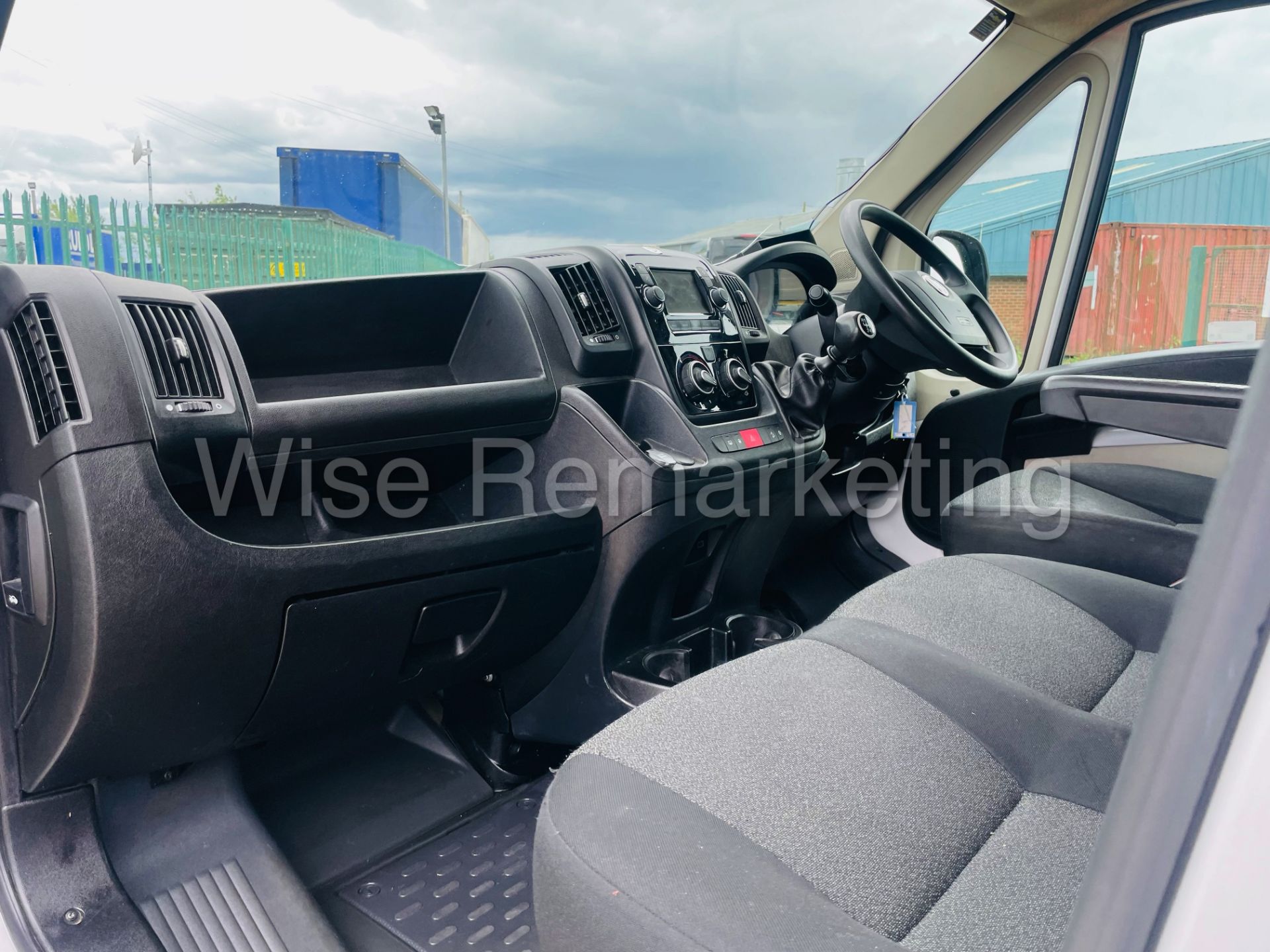 *Reserve Met* Fiat Ducato *LWB ~ Low Loader* (2020 ~ Euro 6 / U~LEZ) *Side Access / Tail lift* - Image 20 of 45