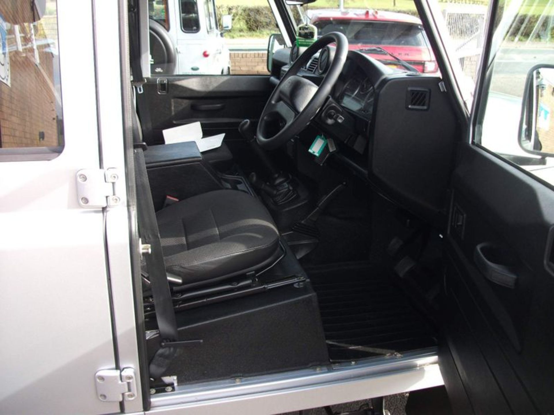 Reserve Met - Land Rover Defender 110 "7 Seater Station Wagon" (14 Reg) 1 Owner - Only 22000 Miles - Image 5 of 11