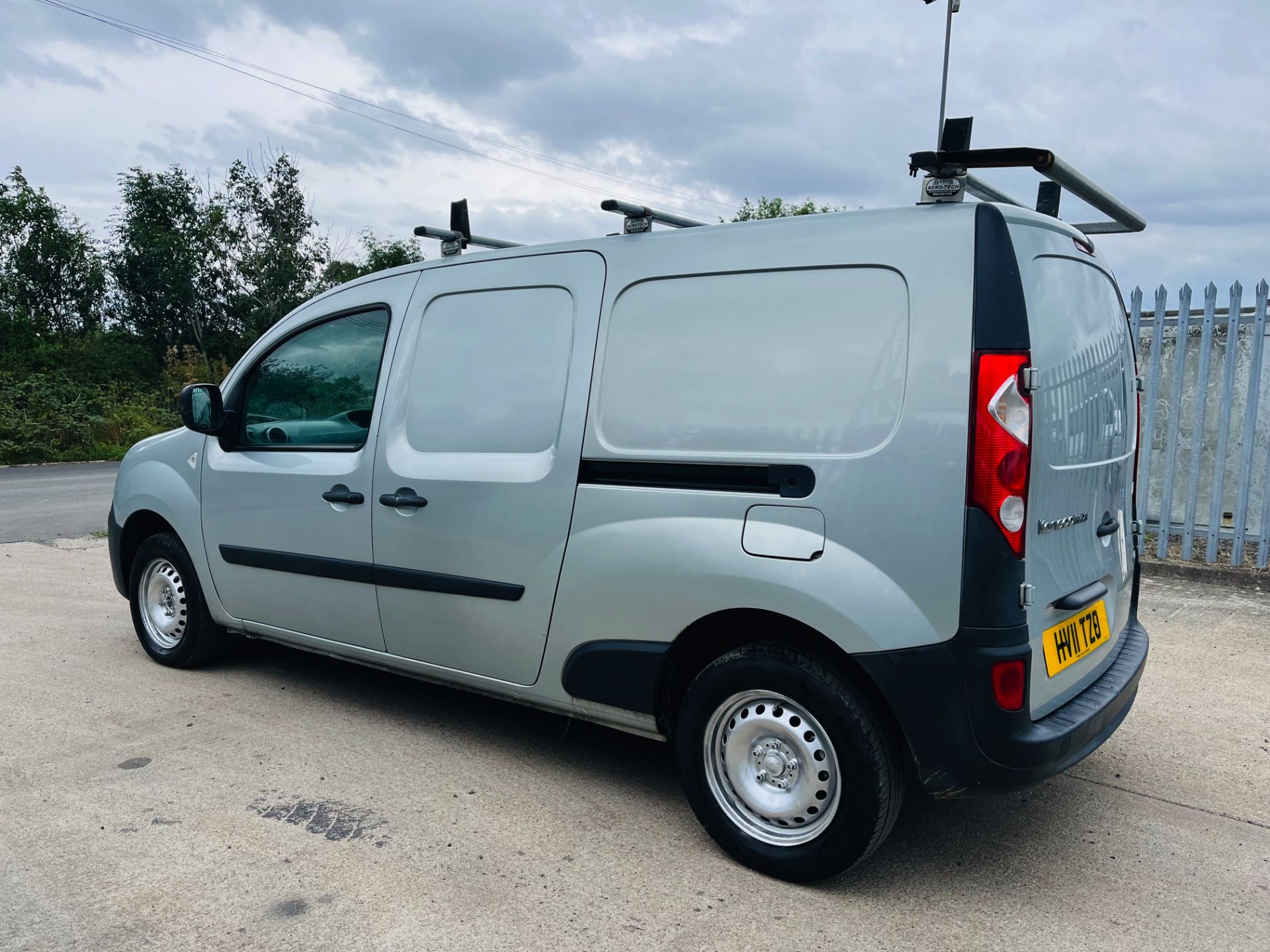 (Reserve Met) Renault Kangoo dci "Maxi Plus" 11reg - Rare and hard to find a Maxi Plus model -No Vat - Image 8 of 18
