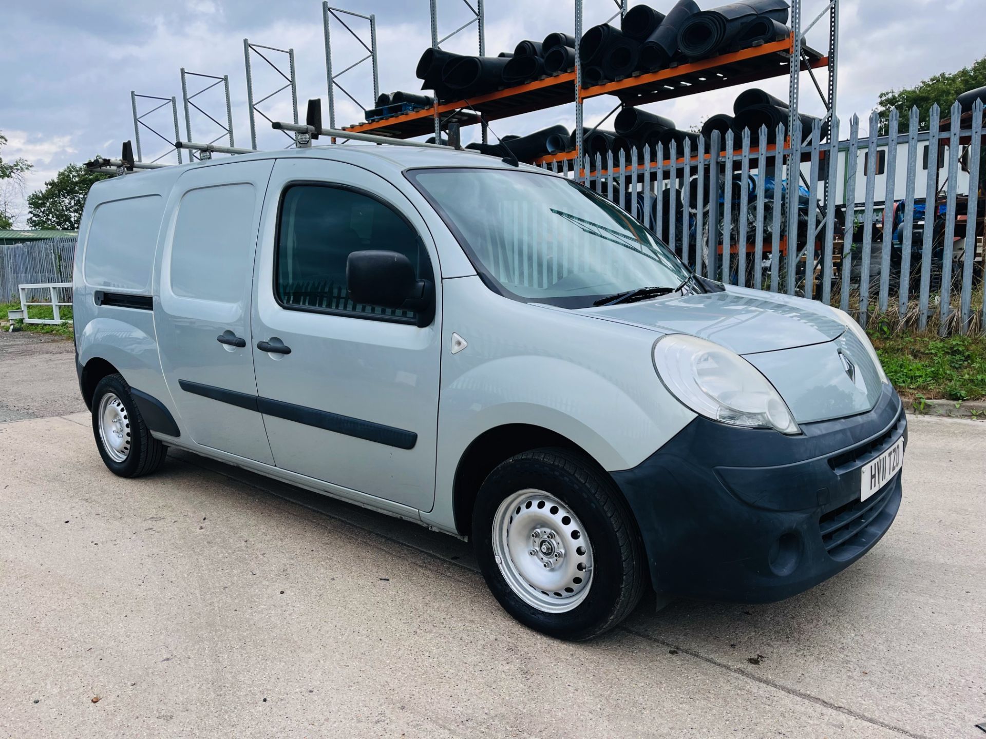 (Reserve Met) Renault Kangoo dci "Maxi Plus" 11reg - Rare and hard to find a Maxi Plus model -No Vat - Image 3 of 18