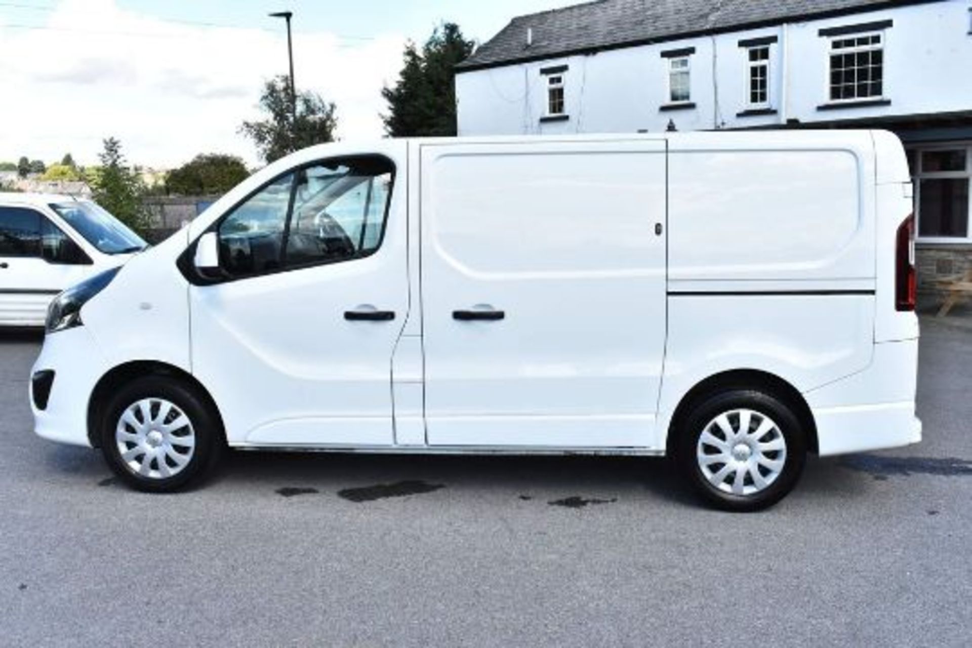 (RESERVE MET)Vauxhall Vivaro "Sportive" 1.6 Cdti 120ps (2019 Model) LWB- Air Con, Sat Nav, 82K Miles - Image 2 of 4