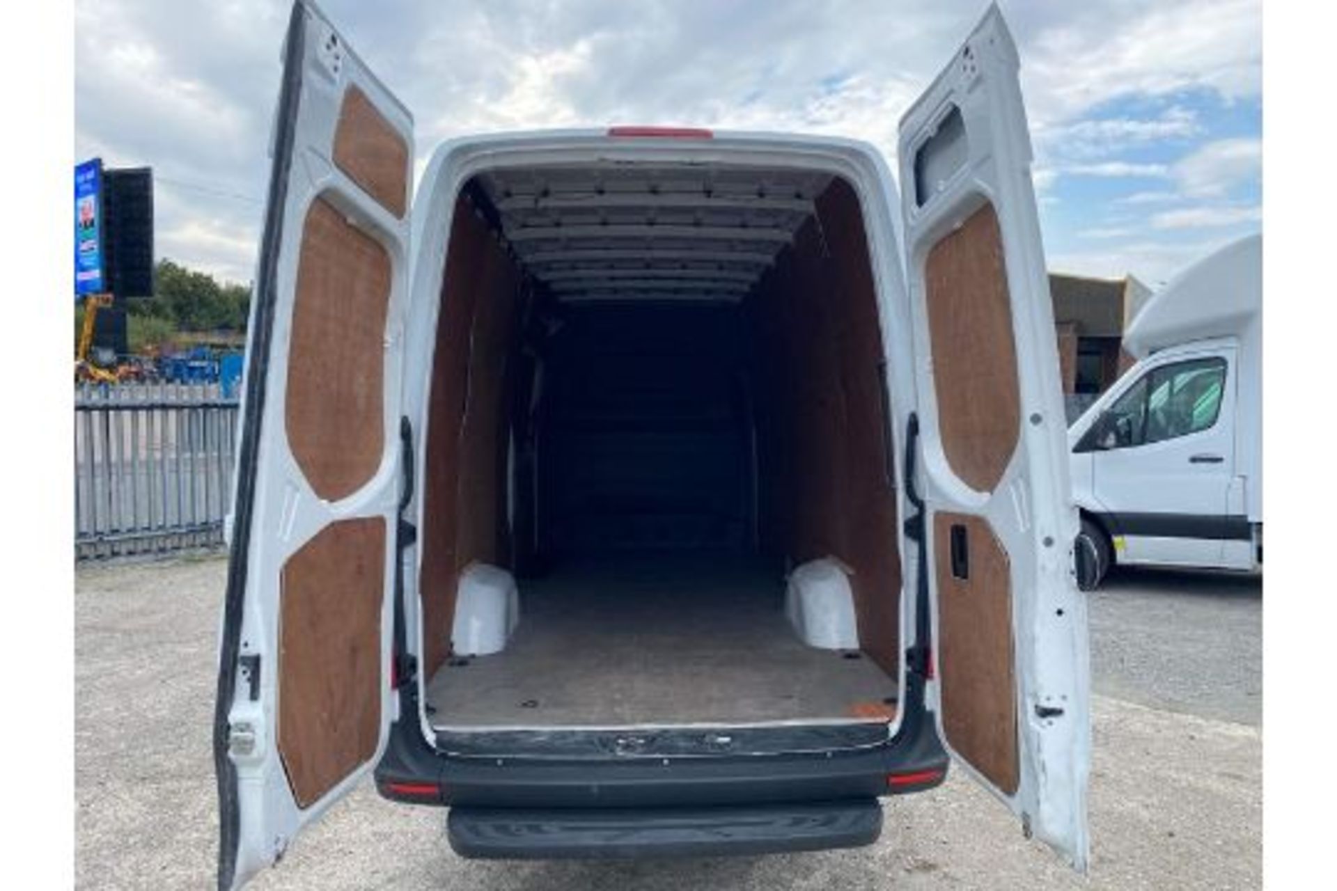 (Reserve Met) Mercedes Sprinter 314 CDI (RWD) LWB L3 H2 - 2019 19. Reg - Service History - Euro 6 - Image 3 of 8