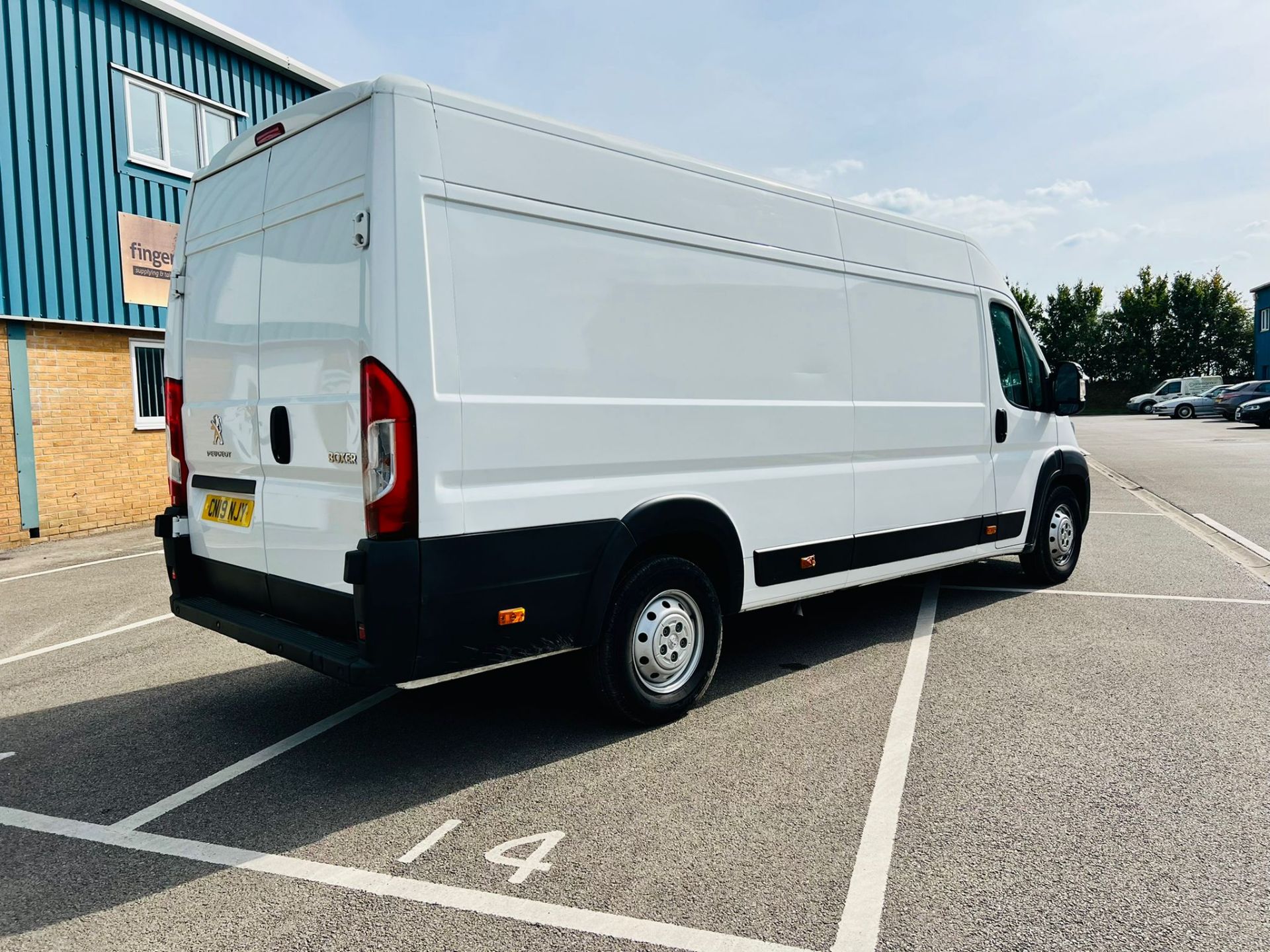 PEUGEOT BOXER 2.0 BLUE-HDI MAXI L4H2 XLWB (2019 19REG) AIRCON- SAT NAV-EURO 6 - 47K FSH - Image 7 of 22