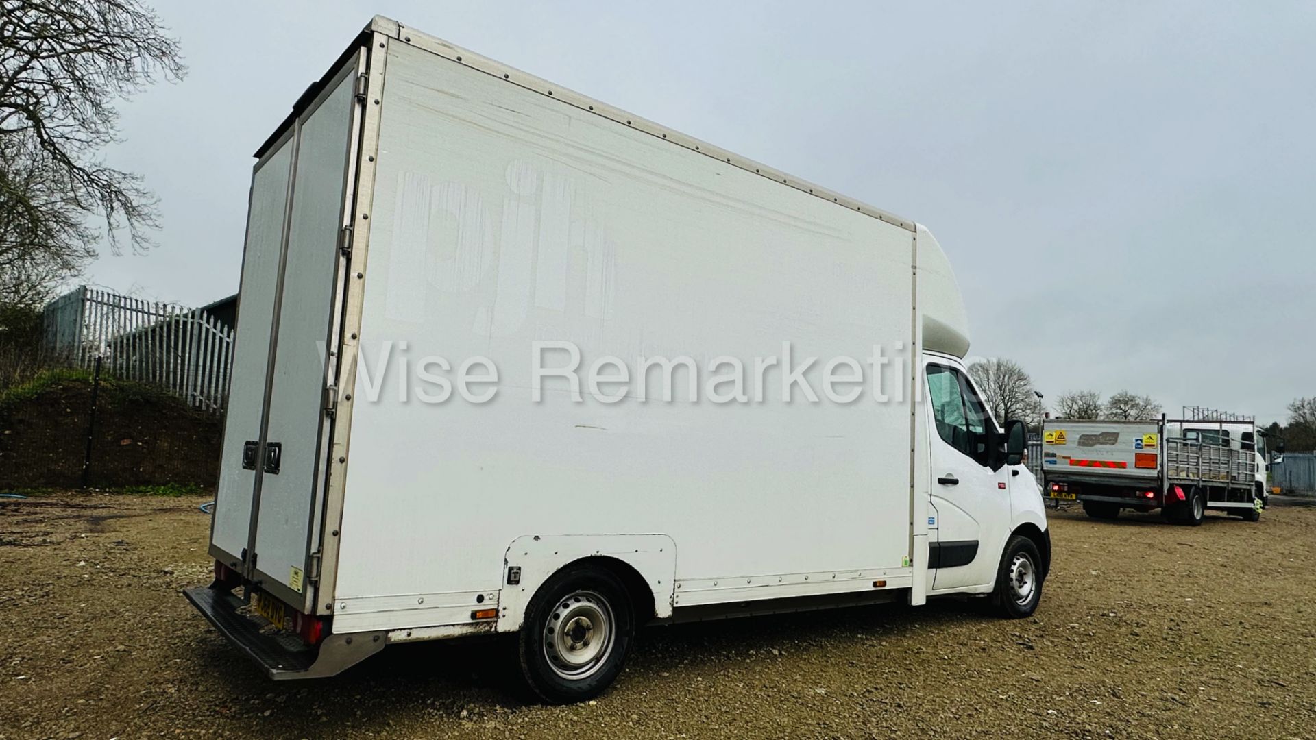 Renault Master 2.3 Dci *LWB Low Loader / Luton Box* (2019) Euro 6 / U-LEZ Compliant (3500 kg) *A/C* - Image 13 of 34