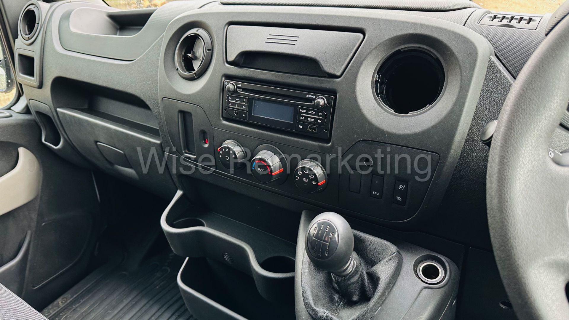 Renault Master 2.3 Dci *LWB Low Loader / Luton Box* (2019) Euro 6 / U-LEZ Compliant (3500 kg) *A/C* - Image 30 of 34