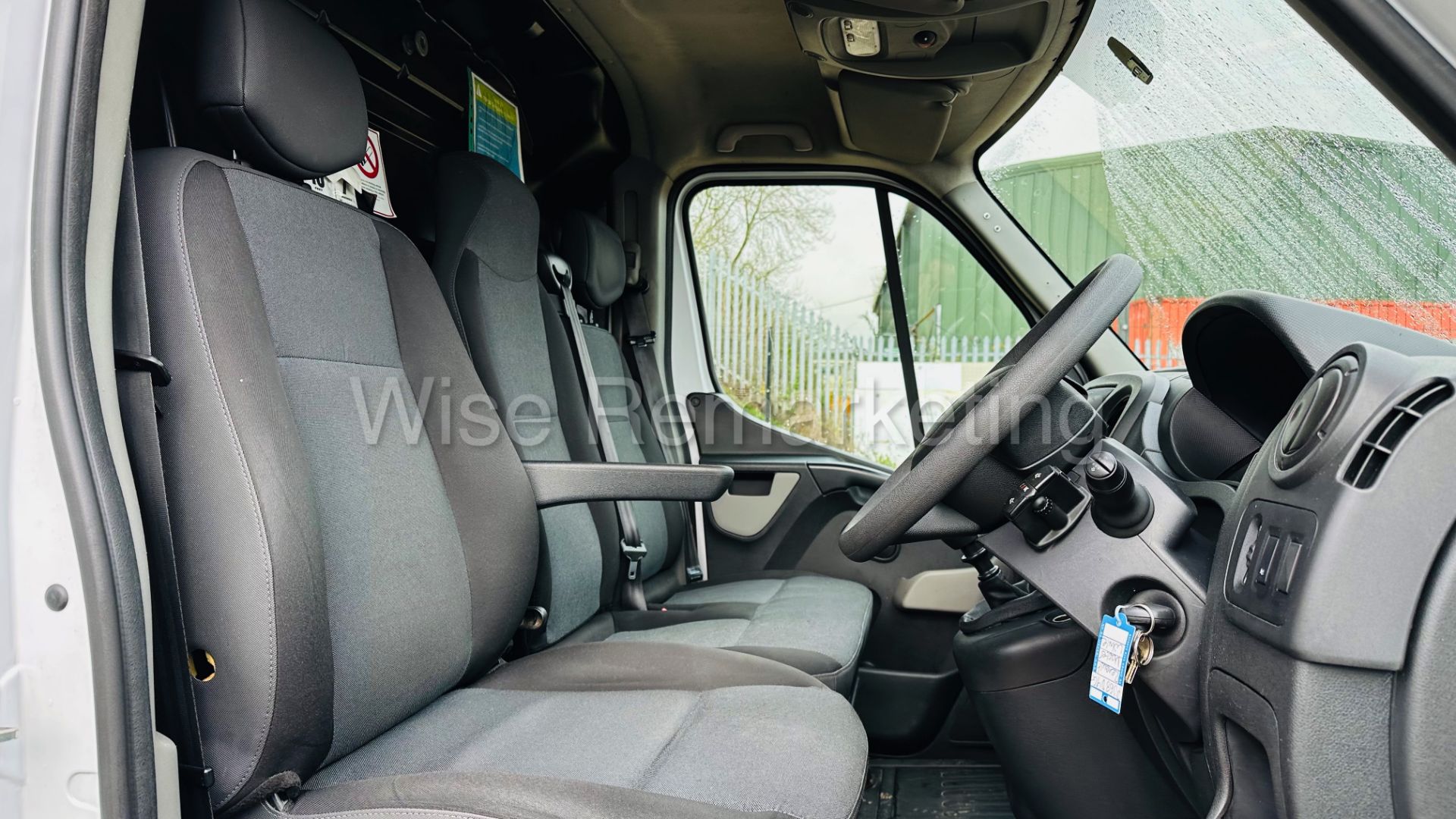 Renault Master 2.3 Dci *LWB Low Loader / Luton Box* (2019) Euro 6 / U-LEZ Compliant (3500 kg) *A/C* - Image 25 of 34