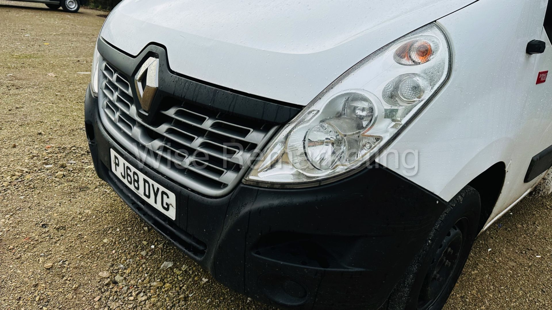 Renault Master 2.3 Dci *LWB Low Loader / Luton Box* (2019) Euro 6 / U-LEZ Compliant (3500 kg) *A/C* - Image 16 of 34