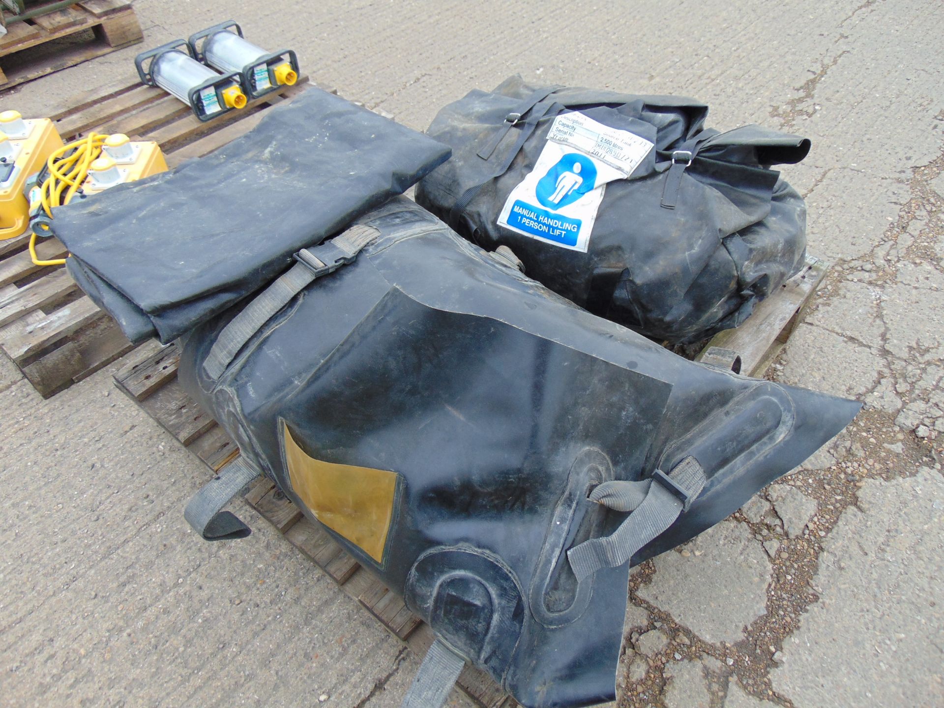 2 x Water Bladder Tanks & Ground Sheet - Image 2 of 3