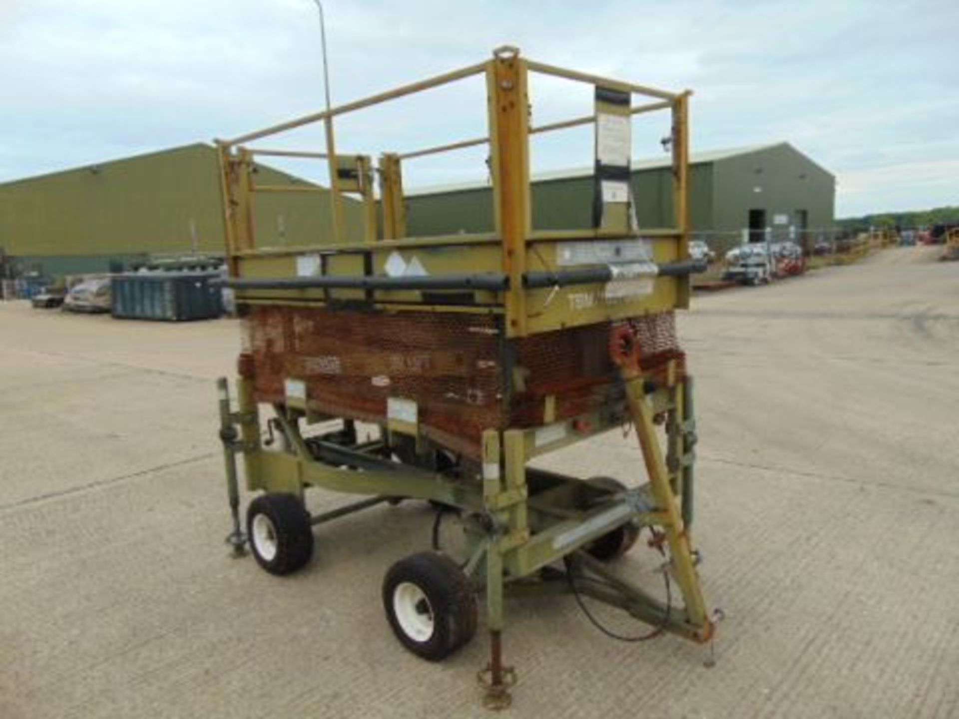 UK Lift Aircraft Hydraulic Access Platform from RAF as Shown