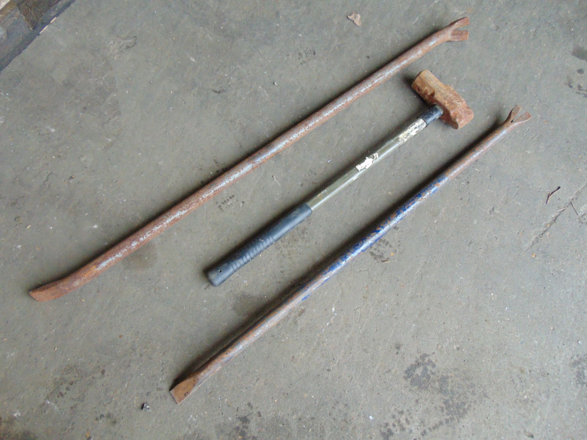 2 x Heavy Duty Breaker Bars & Sledge Hammer