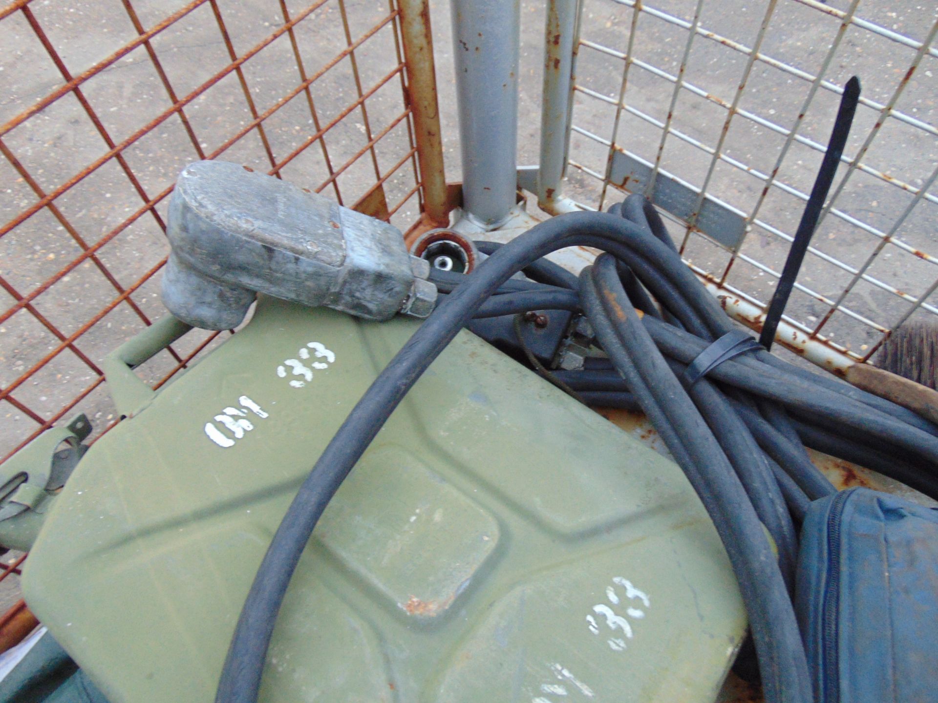 Mixed Stillage inc Jerry Cans, Slave Cable, Jack, Chains, Straps etc - Image 4 of 5
