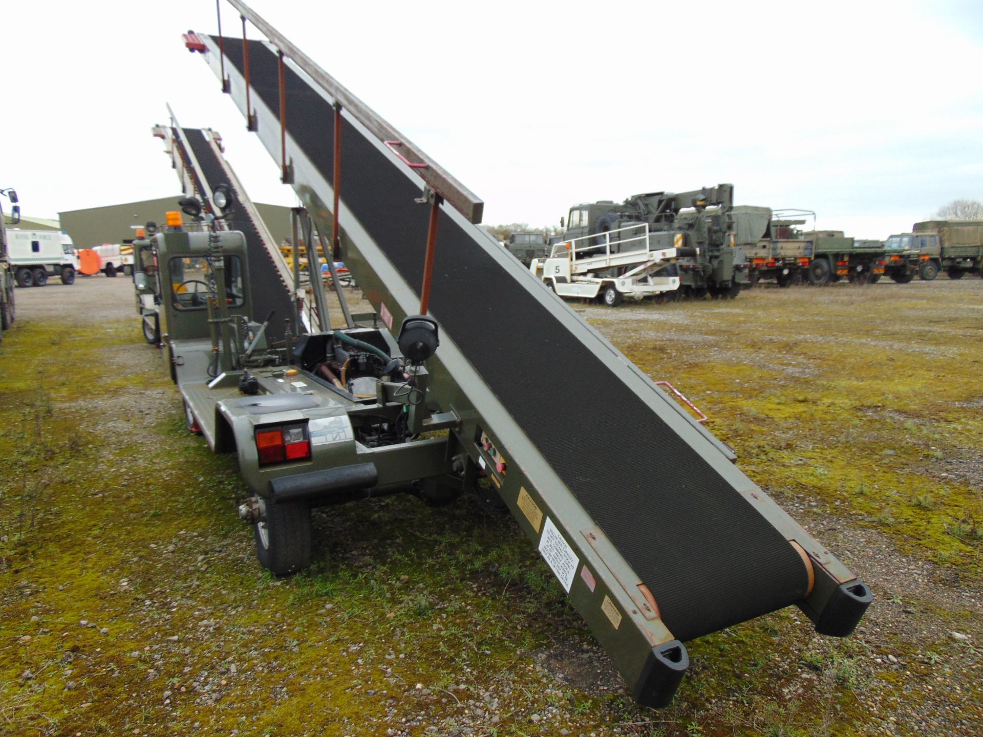 TC888 Self Propelled Aircraft Baggage Conveyor from RAF ONLY 1040 HOURS! - Image 4 of 11