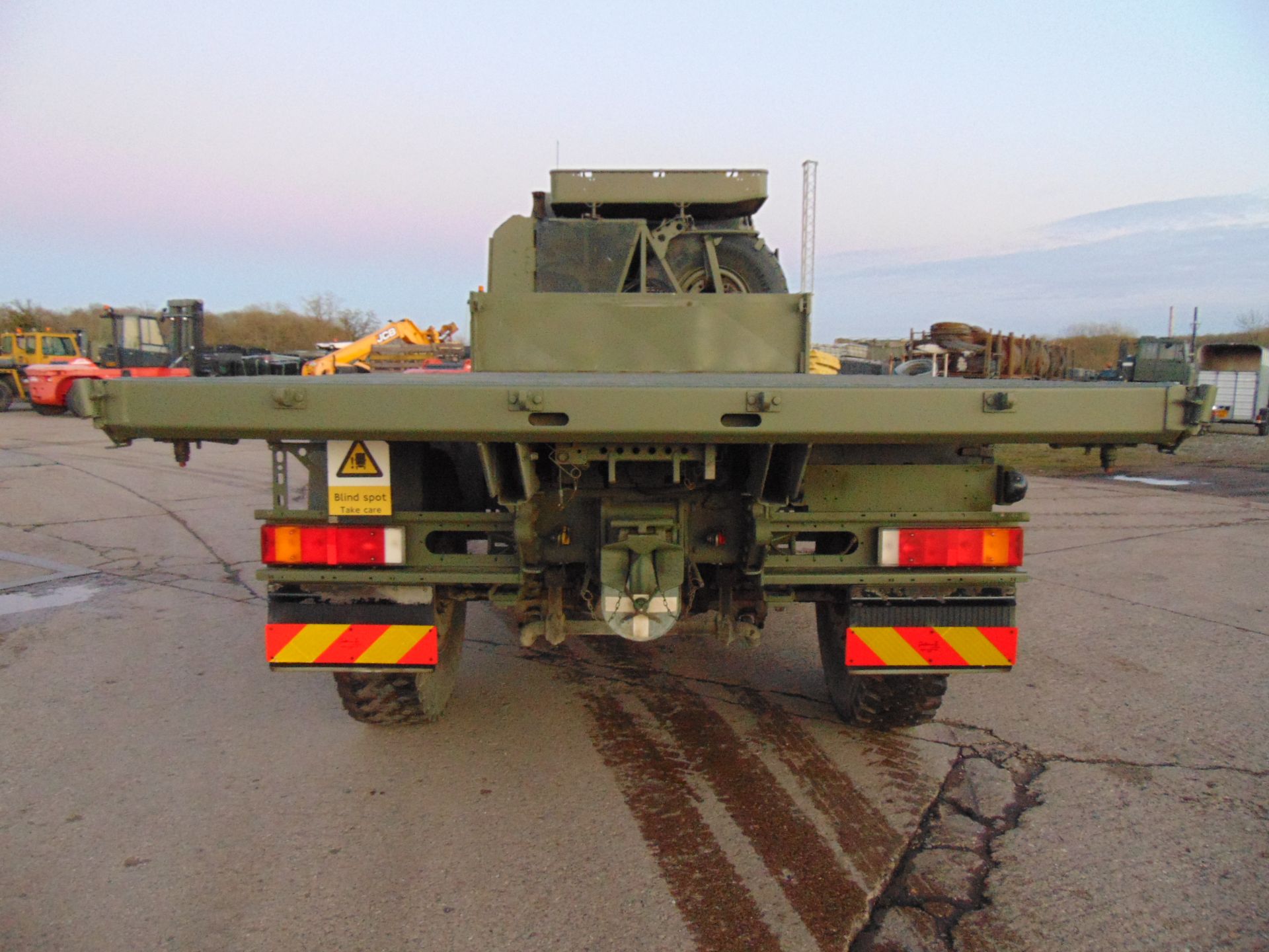 MAN 4X4 HX60 18.330 FLAT BED CARGO TRUCK - Image 7 of 28