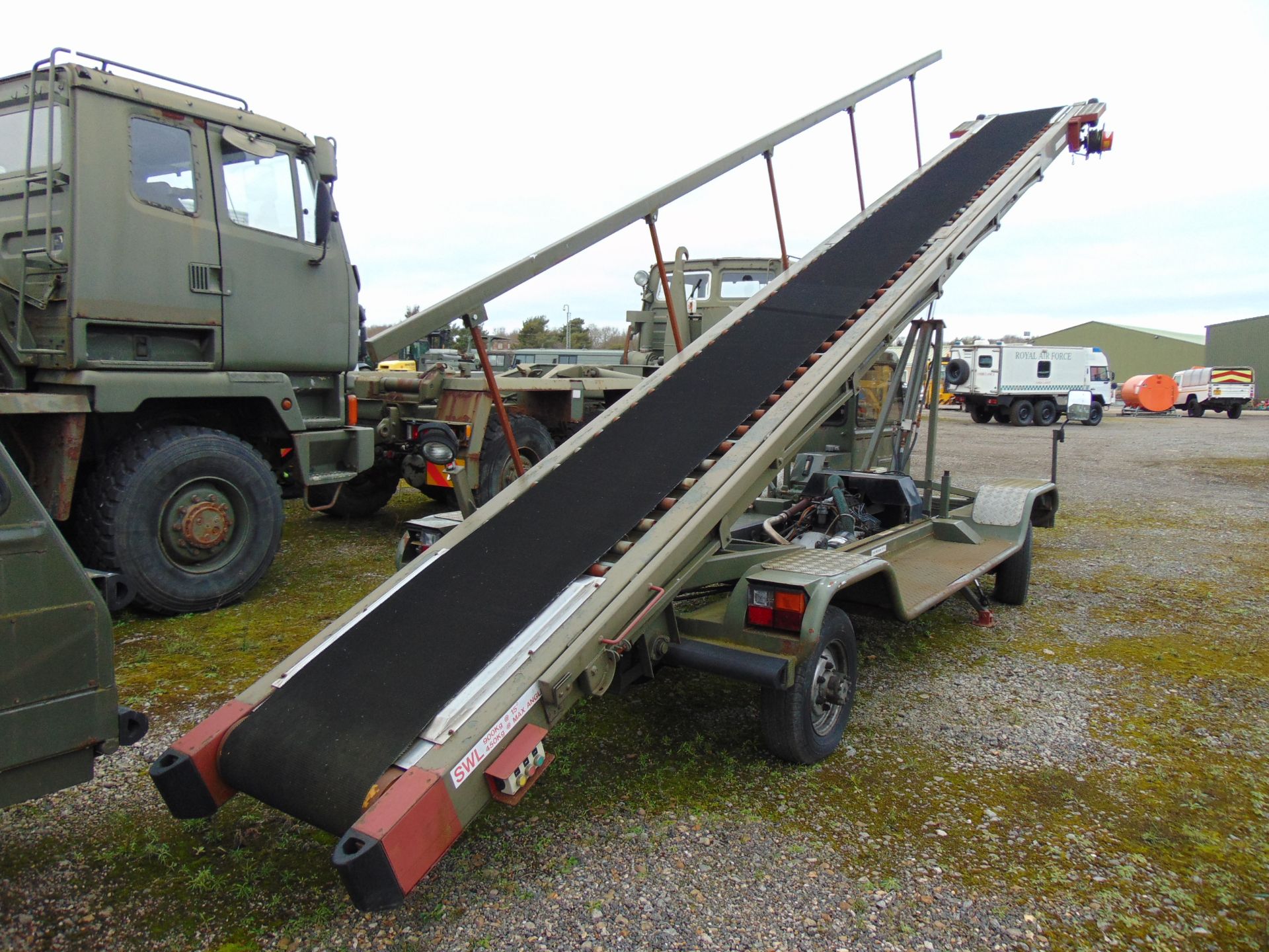 TC888 Self Propelled Aircraft Baggage Conveyor from RAF ONLY 775 HOURS! - Image 5 of 10