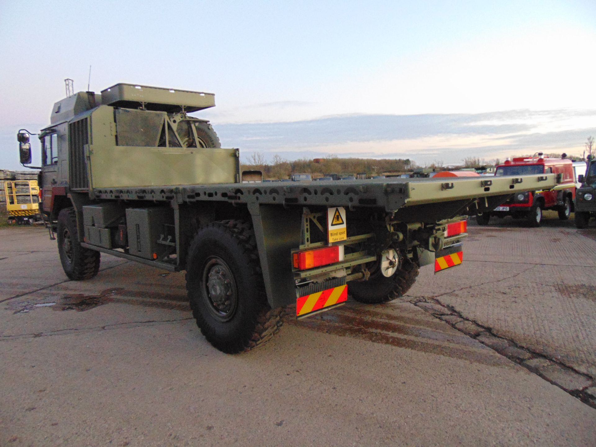 MAN 4X4 HX60 18.330 FLAT BED CARGO TRUCK - Image 8 of 28