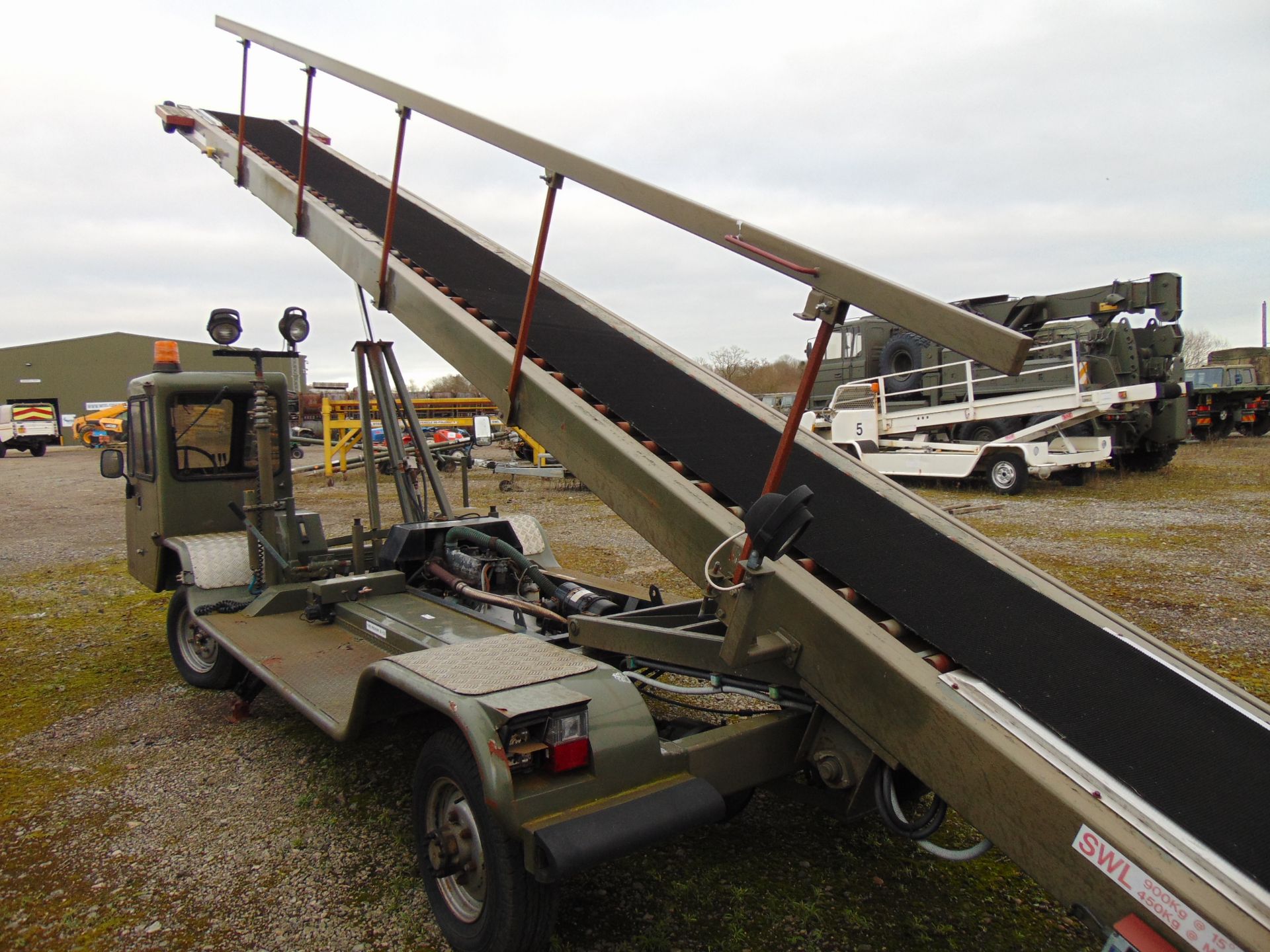 TC888 Self Propelled Aircraft Baggage Conveyor from RAF ONLY 775 HOURS! - Image 4 of 10