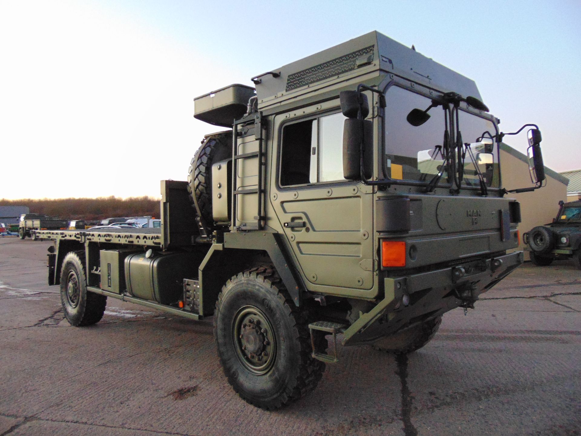 MAN 4X4 HX60 18.330 FLAT BED CARGO TRUCK