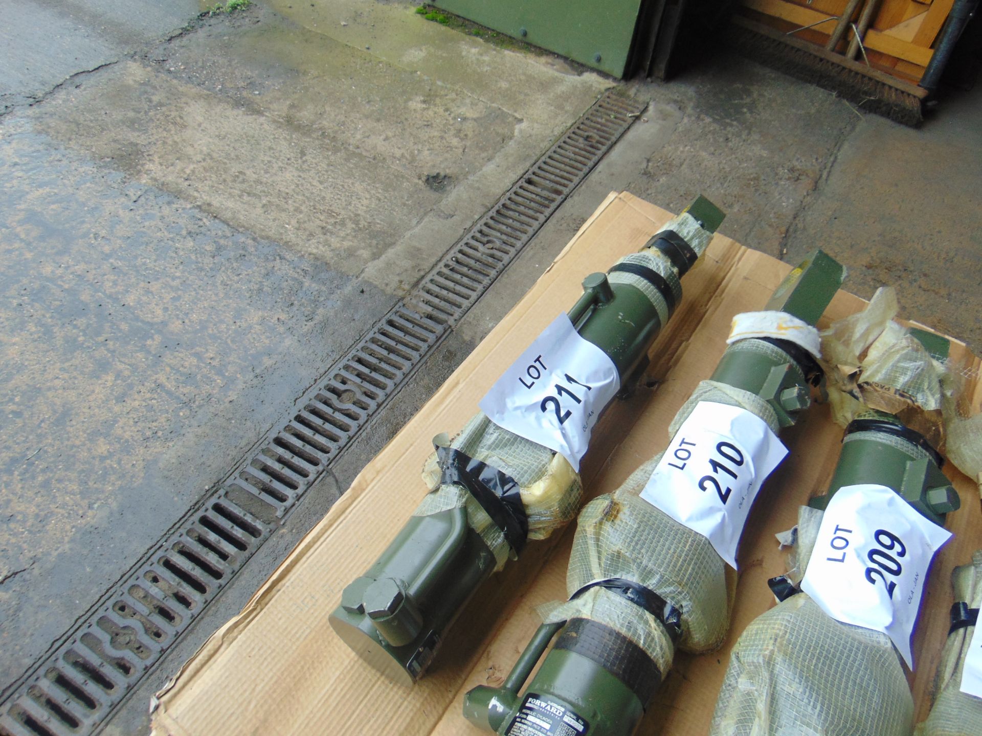 New Unissued 90cms Hydraulic Tipping Ram as shown - Image 4 of 6