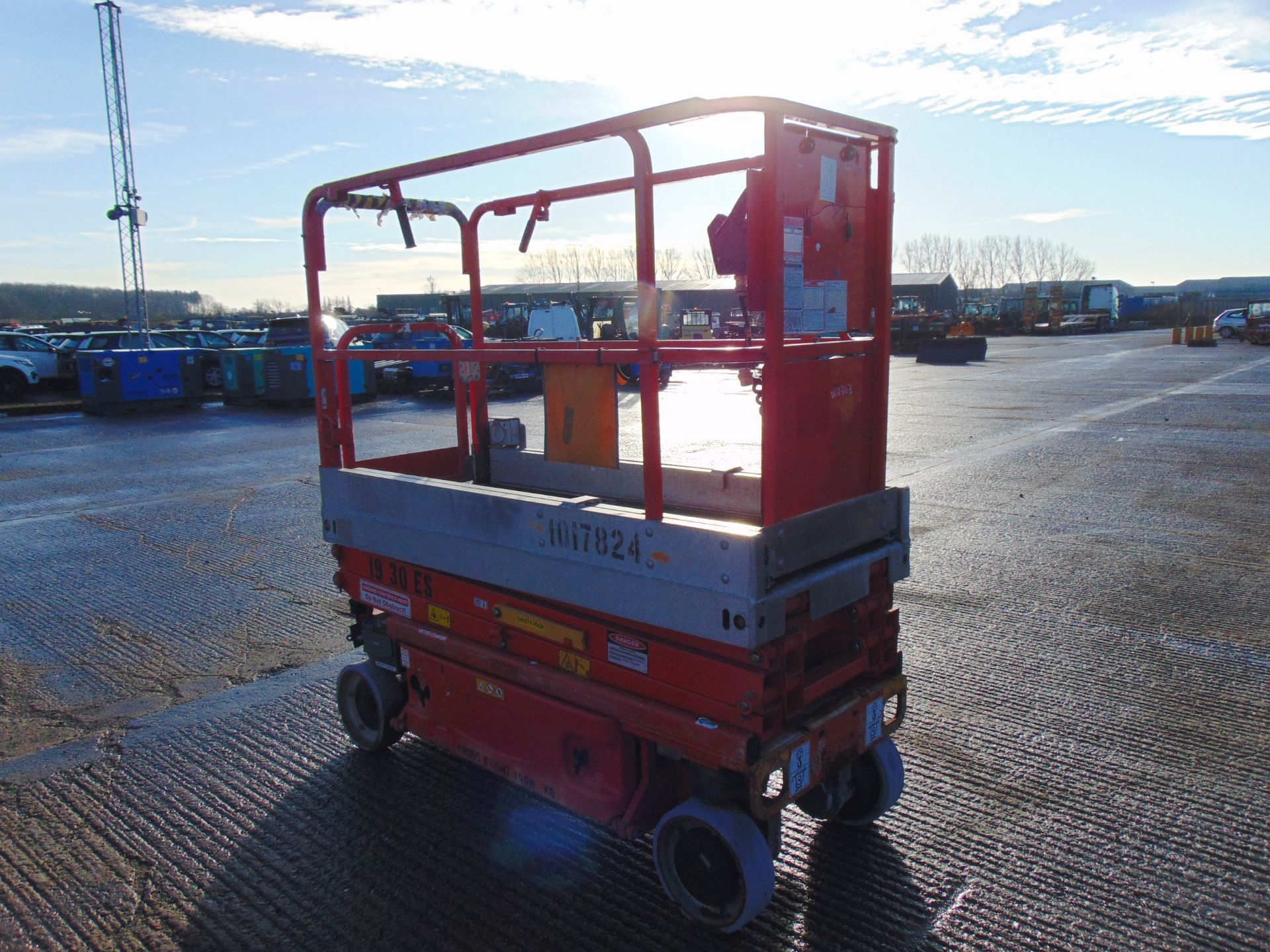 JLG 1930ES 7.62m Electric Scissor Lift Access Platform ONLY 110 Hours! - Image 2 of 13