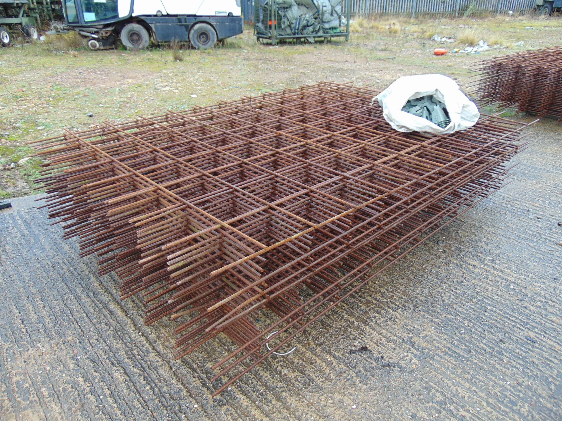 24 x Concrete Reinforcement Steel Mesh 2.4m x 1.6m 10mm Wires c/w Bag of Spacers