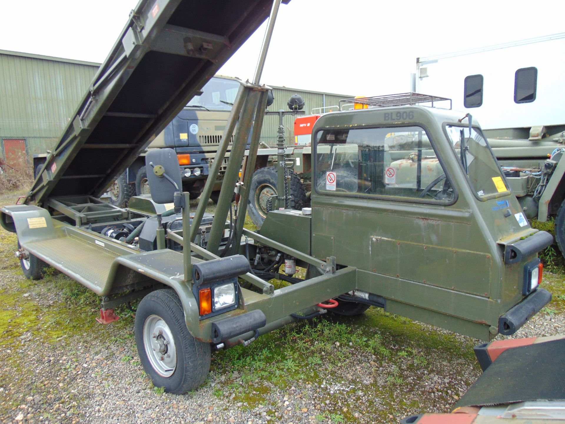 TC888 Self Propelled Aircraft Baggage Conveyor from RAF ONLY 1040 HOURS! - Image 2 of 11