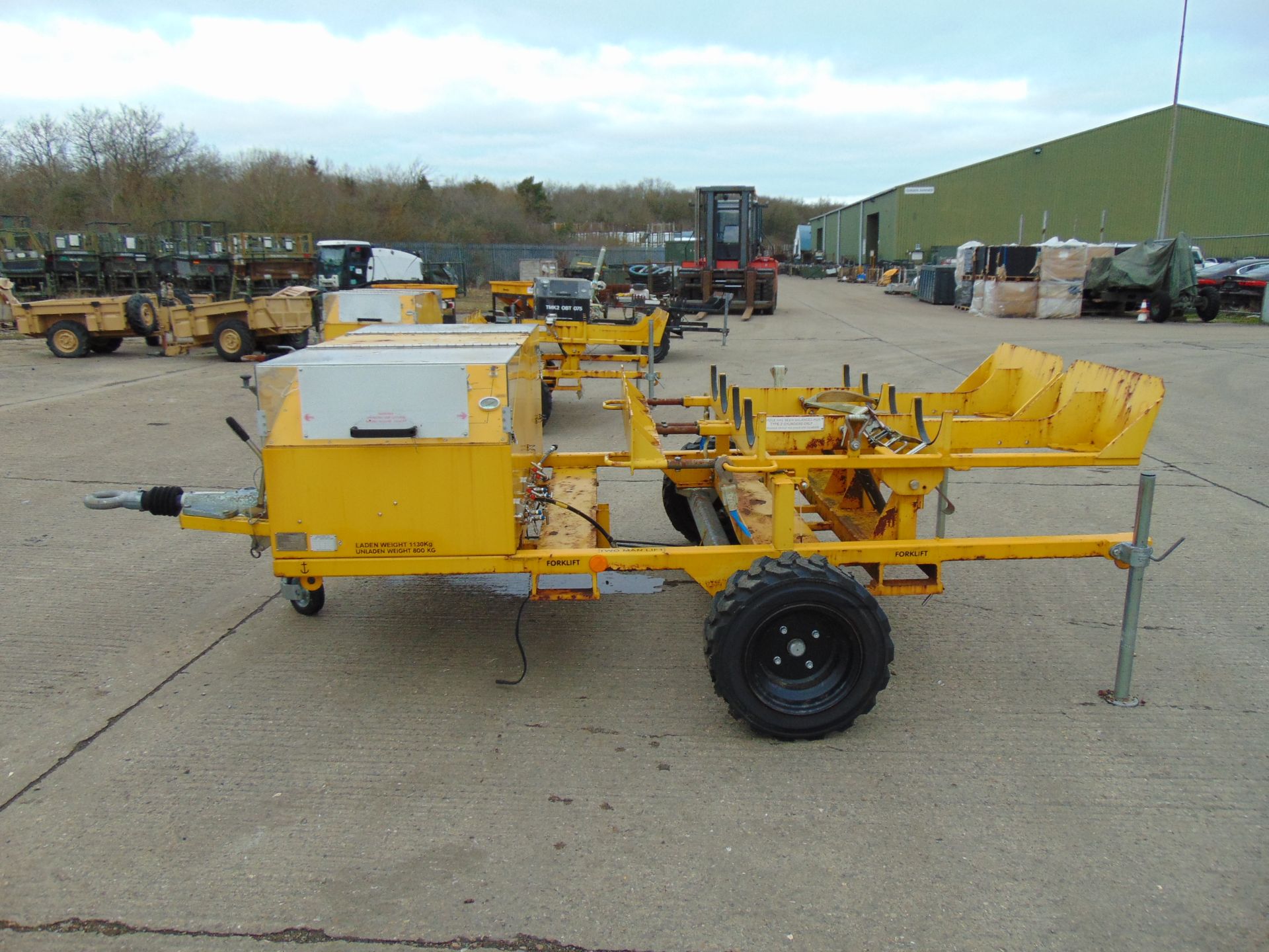 Single Axle Nitrogen Servicing Trailer with Brakes etc. from RAF - Image 3 of 11