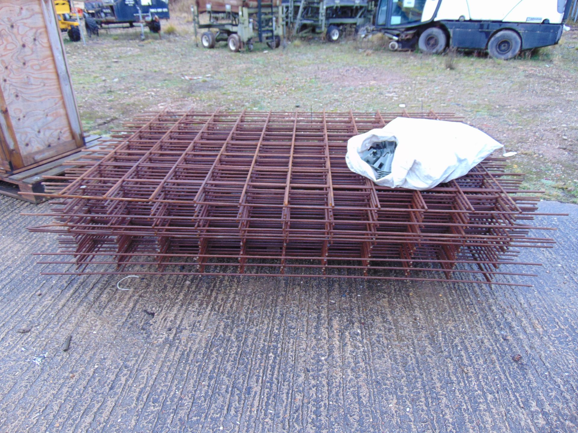 24 x Concrete Reinforcement Steel Mesh 2.4m x 1.6m 10mm Wires c/w Bag of Spacers - Image 4 of 5