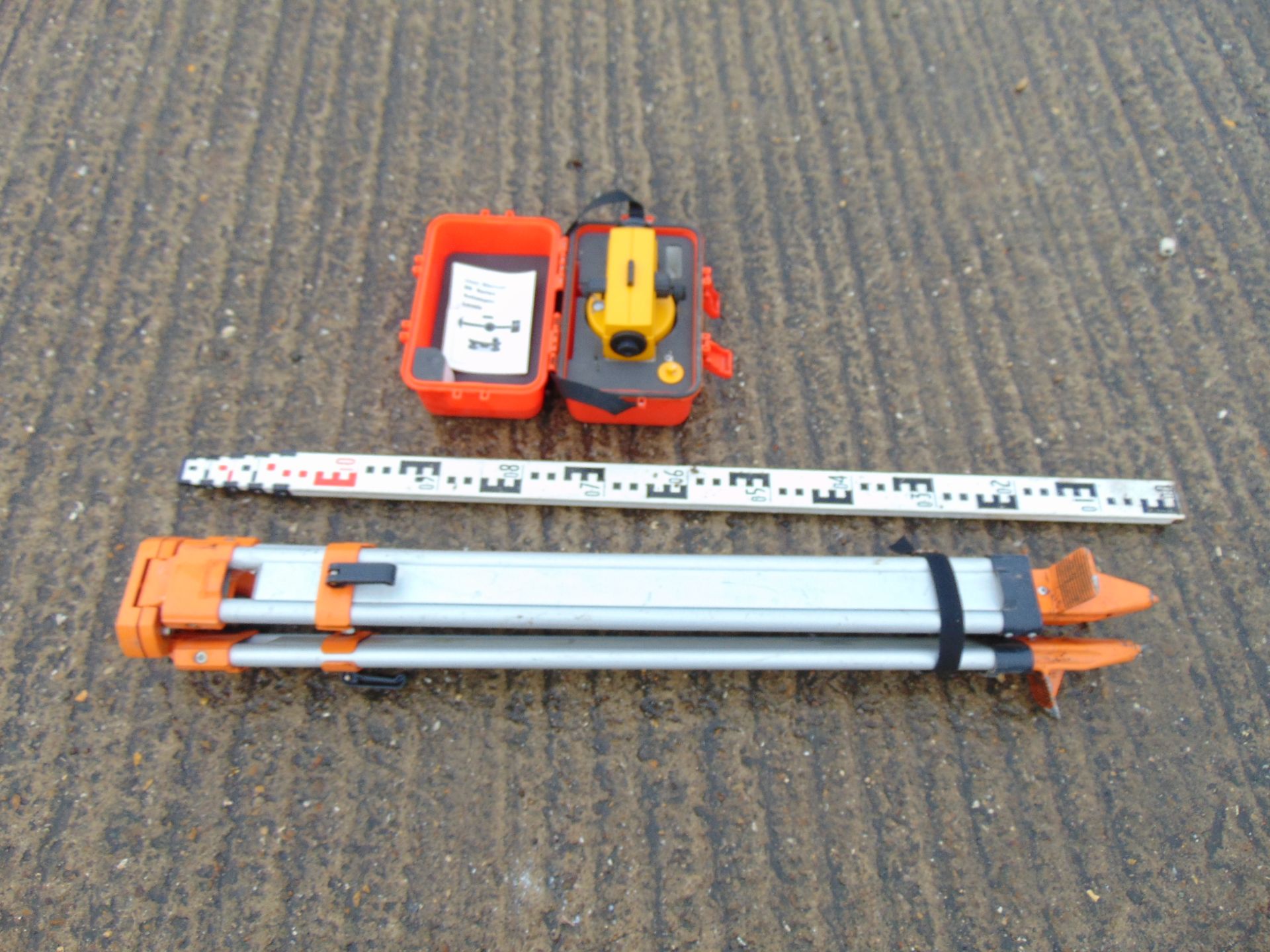 DS24 Automatic Optical Level c/w Tripod & Measuring Staff - Image 2 of 7