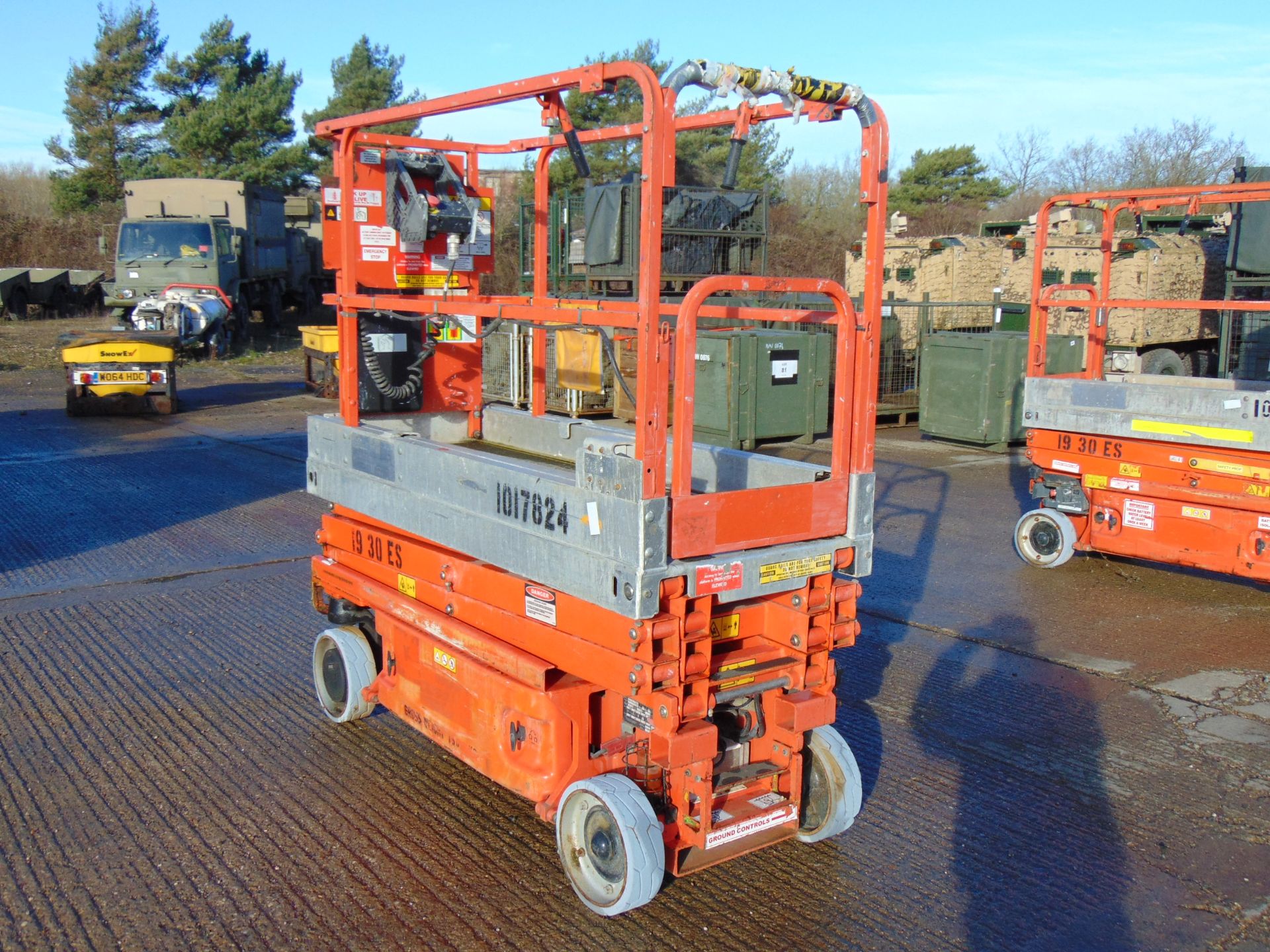 JLG 1930ES 7.62m Electric Scissor Lift Access Platform ONLY 110 Hours! - Image 4 of 13