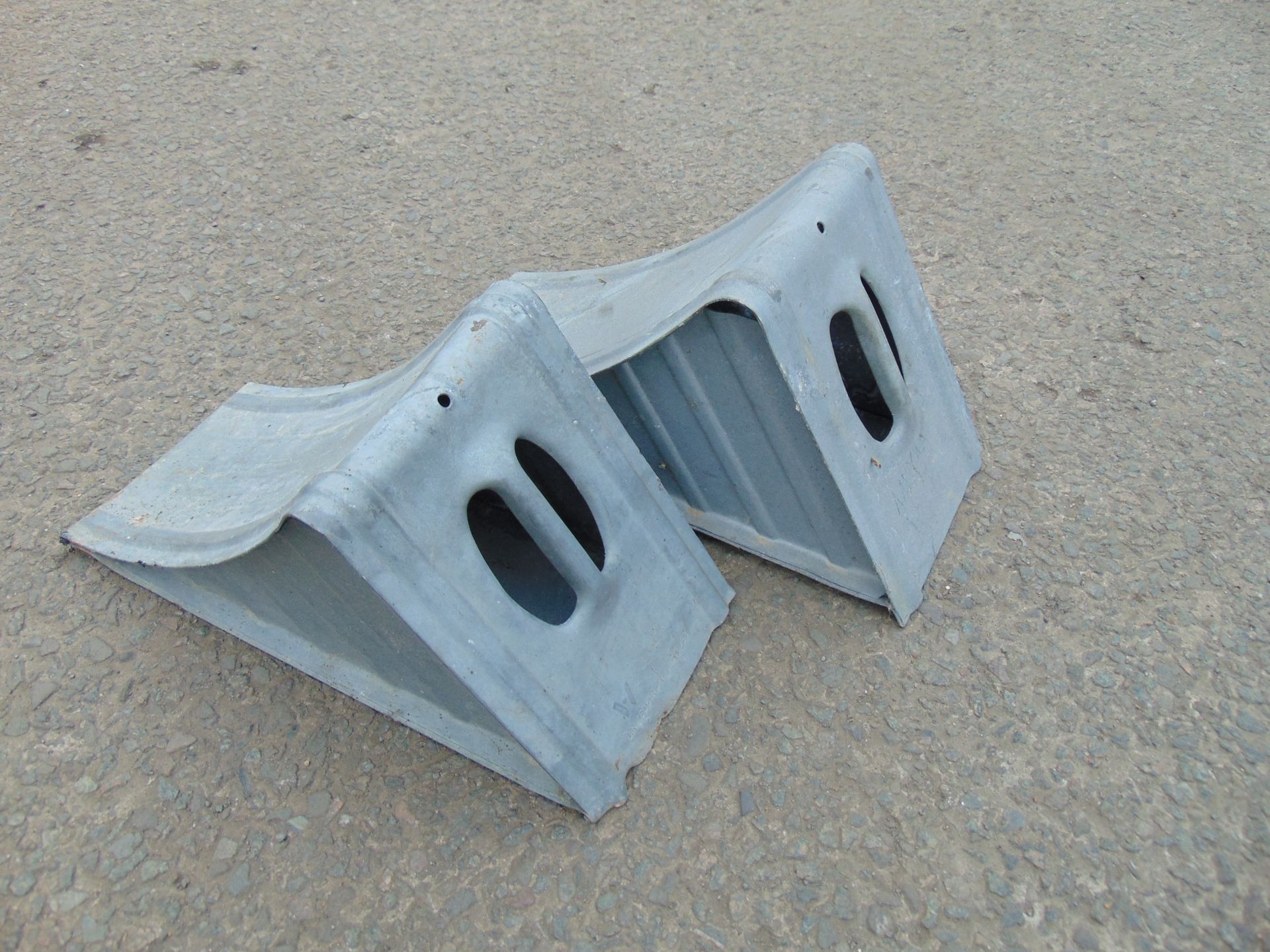 2 x Heavy Duty Wheel Chocks Unissued as shown - Bild 2 aus 4