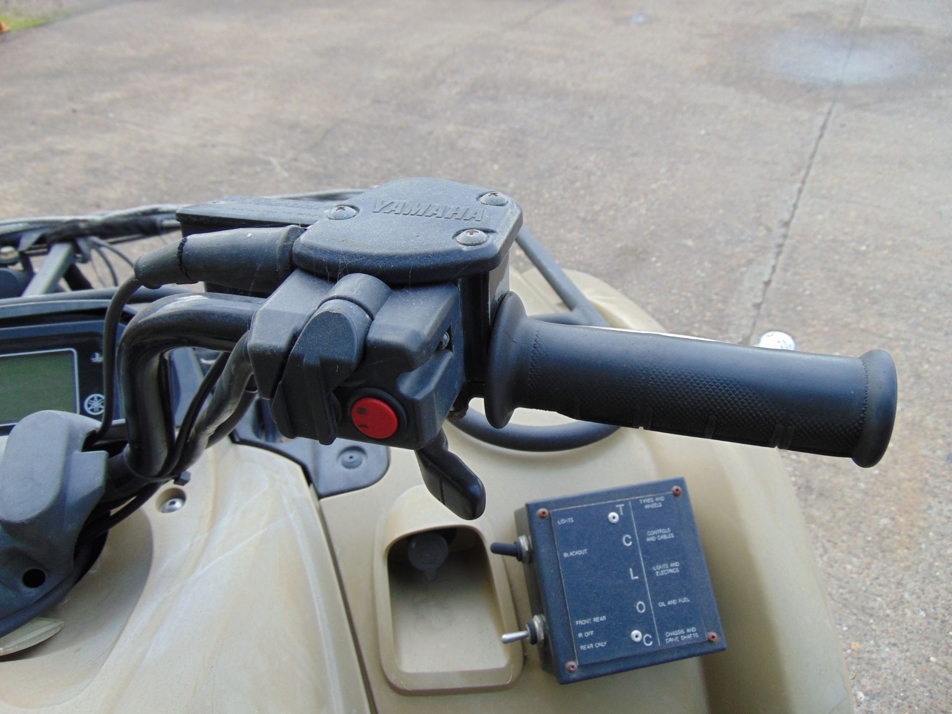 Military Specification Yamaha Grizzly 450 4 x 4 ATV Quad Bike Complete with Winch ONLY 591 HOURS! - Image 15 of 16