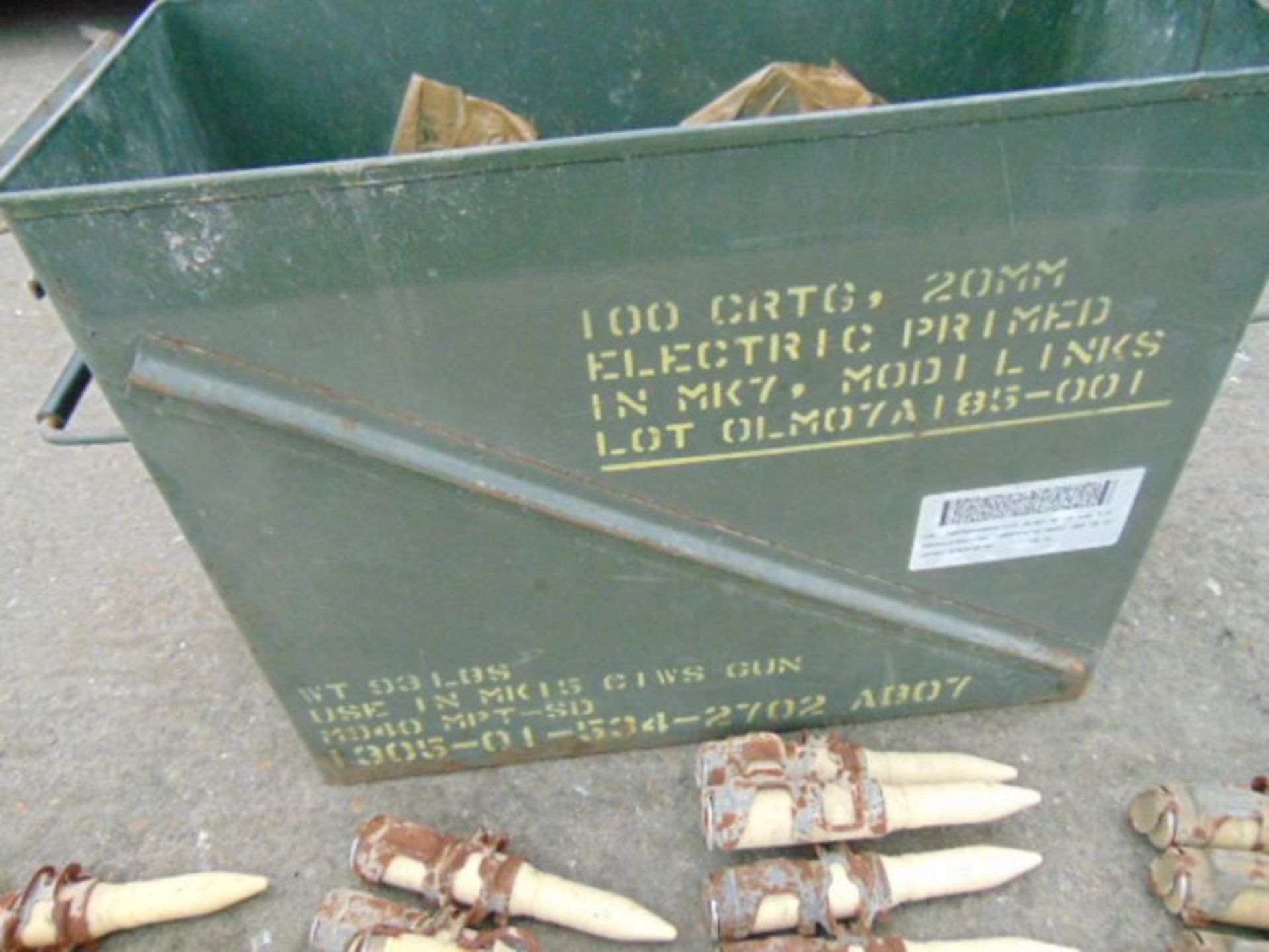 Very Rare AMMO Box containing 85 Dummy 20 mm Shells in Links - Image 4 of 6