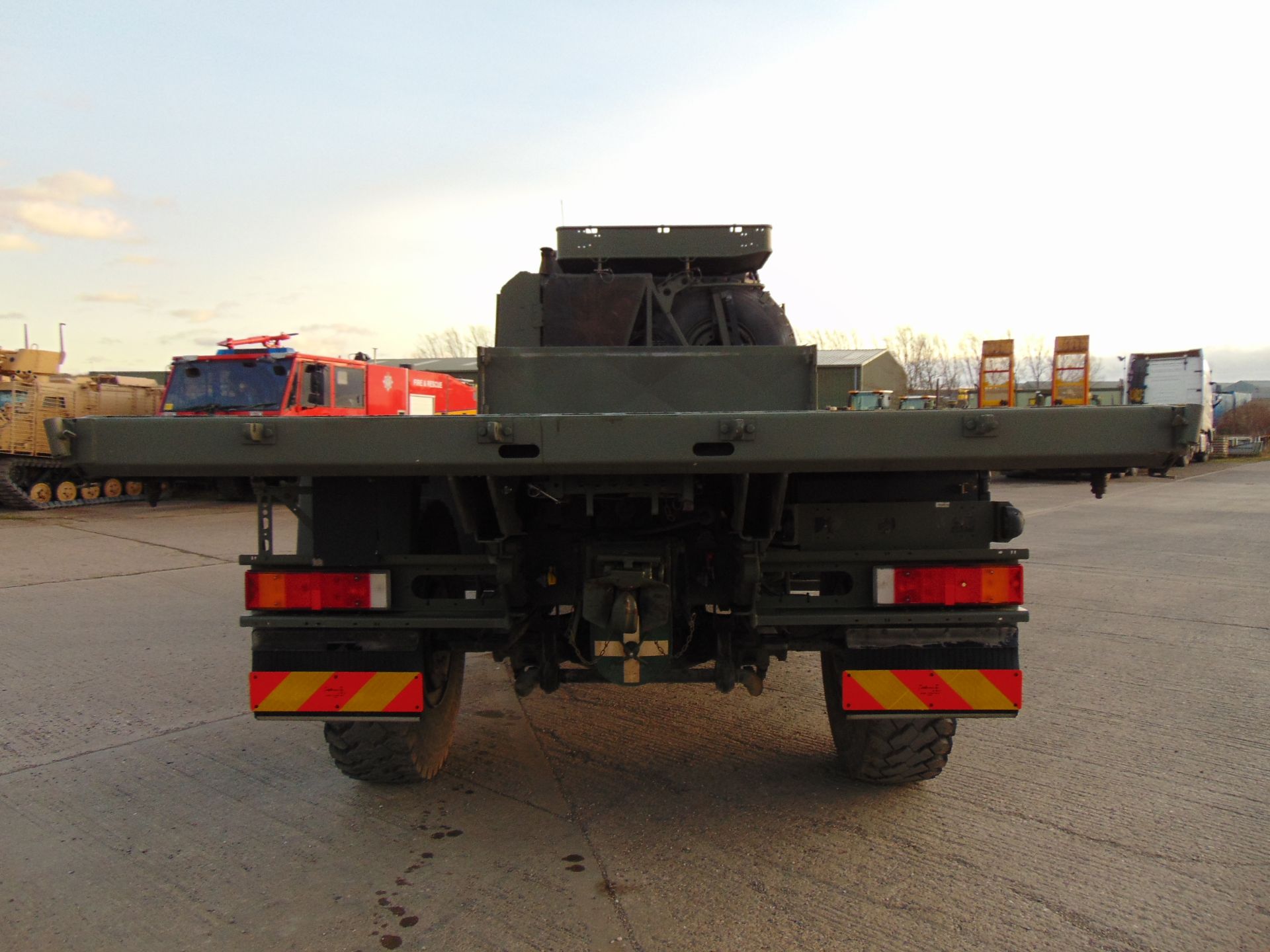 Recent Release MAN 4X4 HX60 18.330 FLAT BED CARGO TRUCK - Image 7 of 25