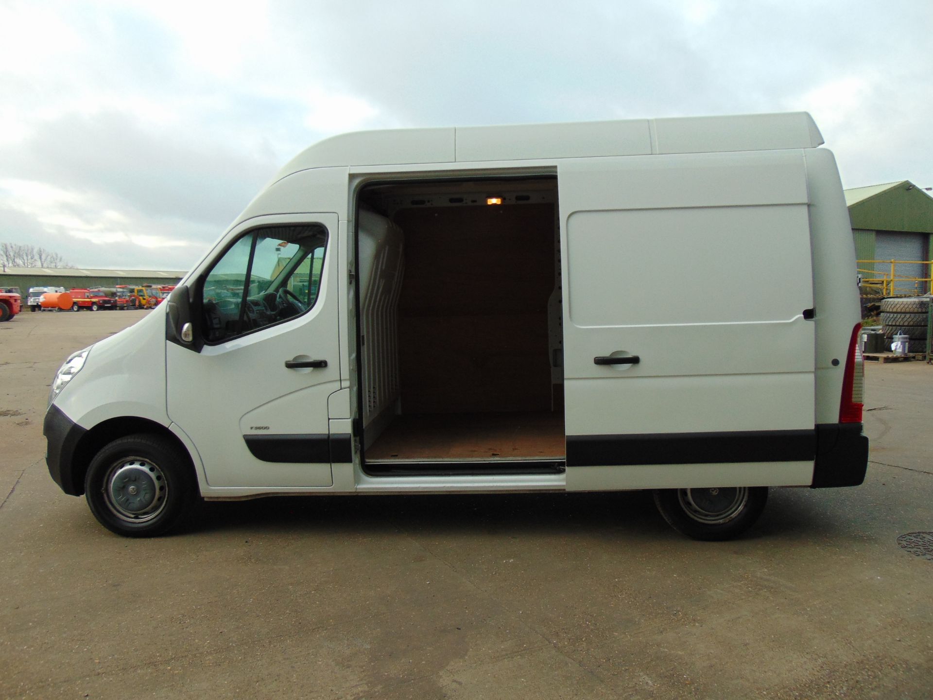 1 Owner 2013 Vauxhall Movano 2.3 CDTi F3500 High Roof Panel Van ONLY 22,573 MILES! - Image 9 of 20