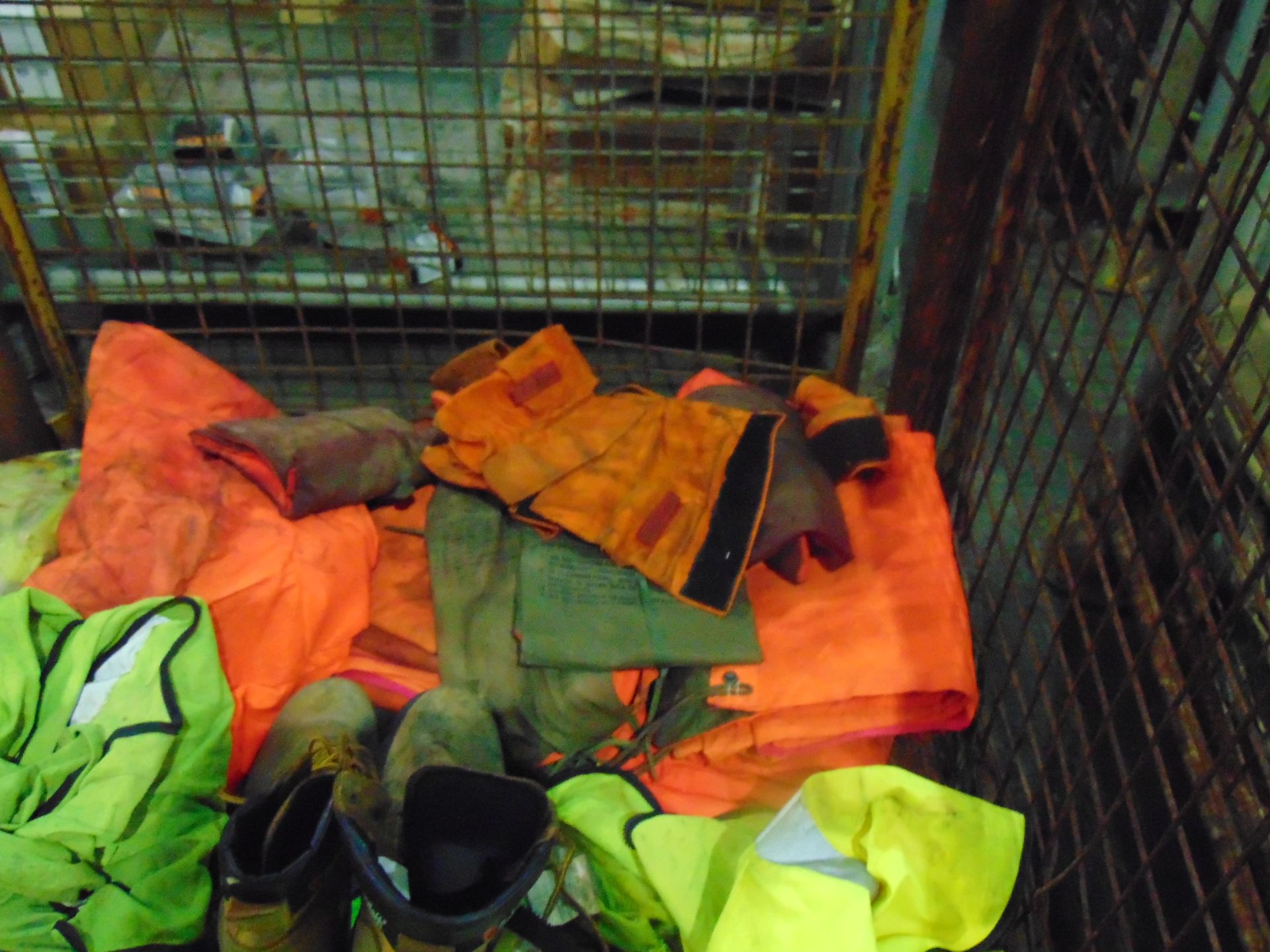 1X STILLAGE OF SAFETY PROTECTIVE CLOTHING INCLUDING VESTS, TROUSERS, JACKETS, ETC - Bild 2 aus 5