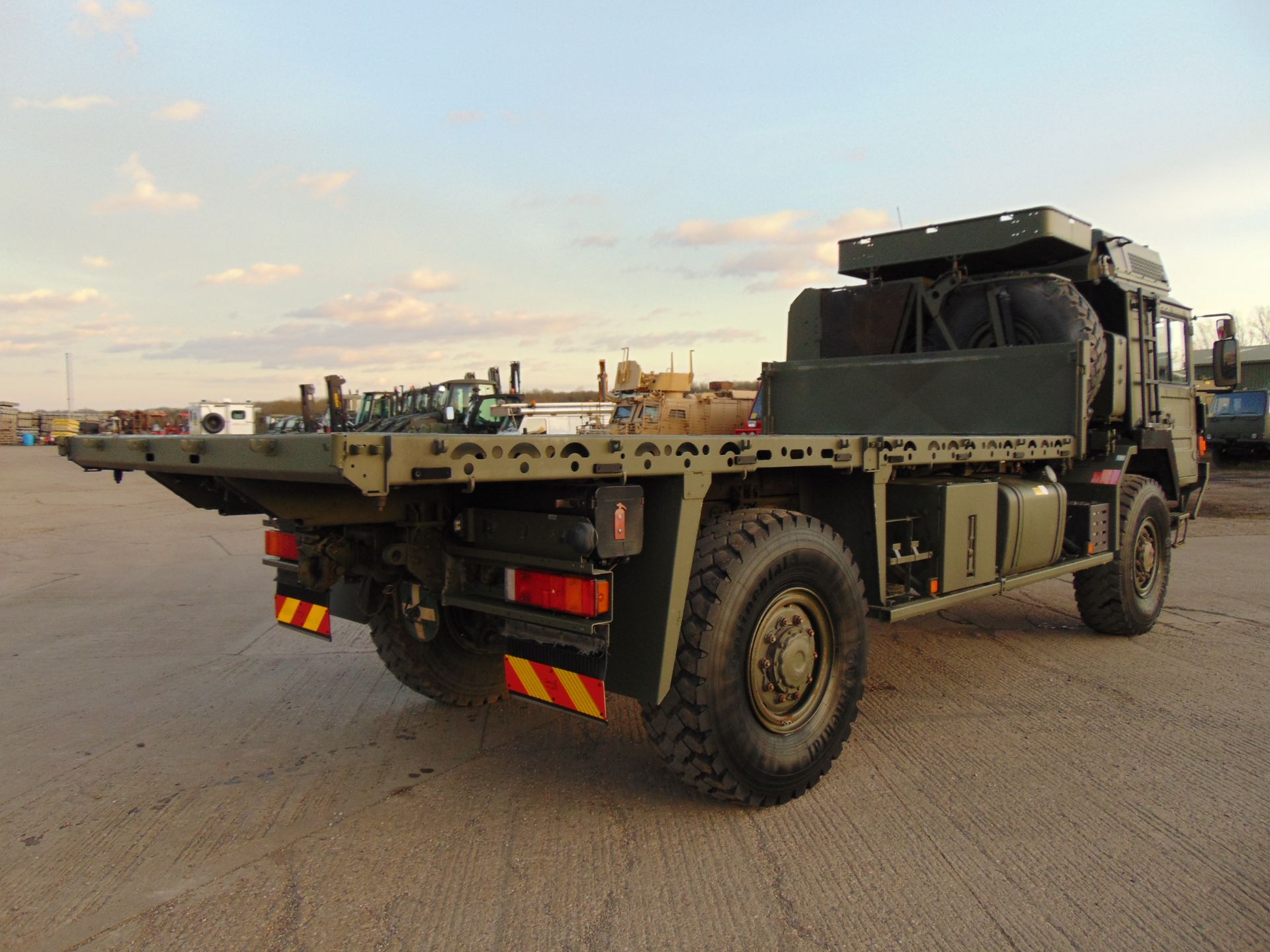 Recent Release MAN 4X4 HX60 18.330 FLAT BED CARGO TRUCK - Image 6 of 25