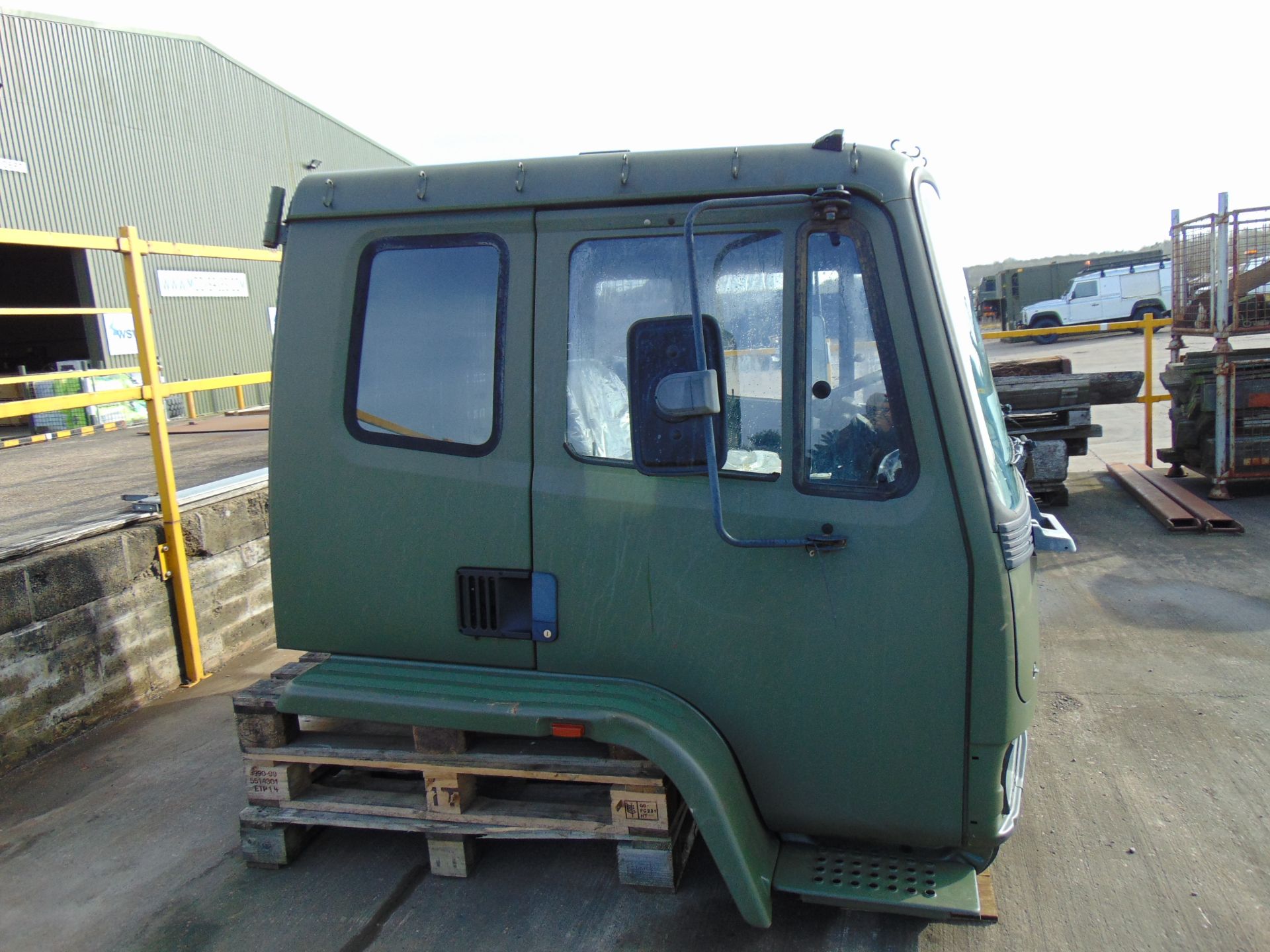 1 x New Unissued Replacement Cab for Leyland Daf 4 tonne fully dressed as shown - Image 3 of 11