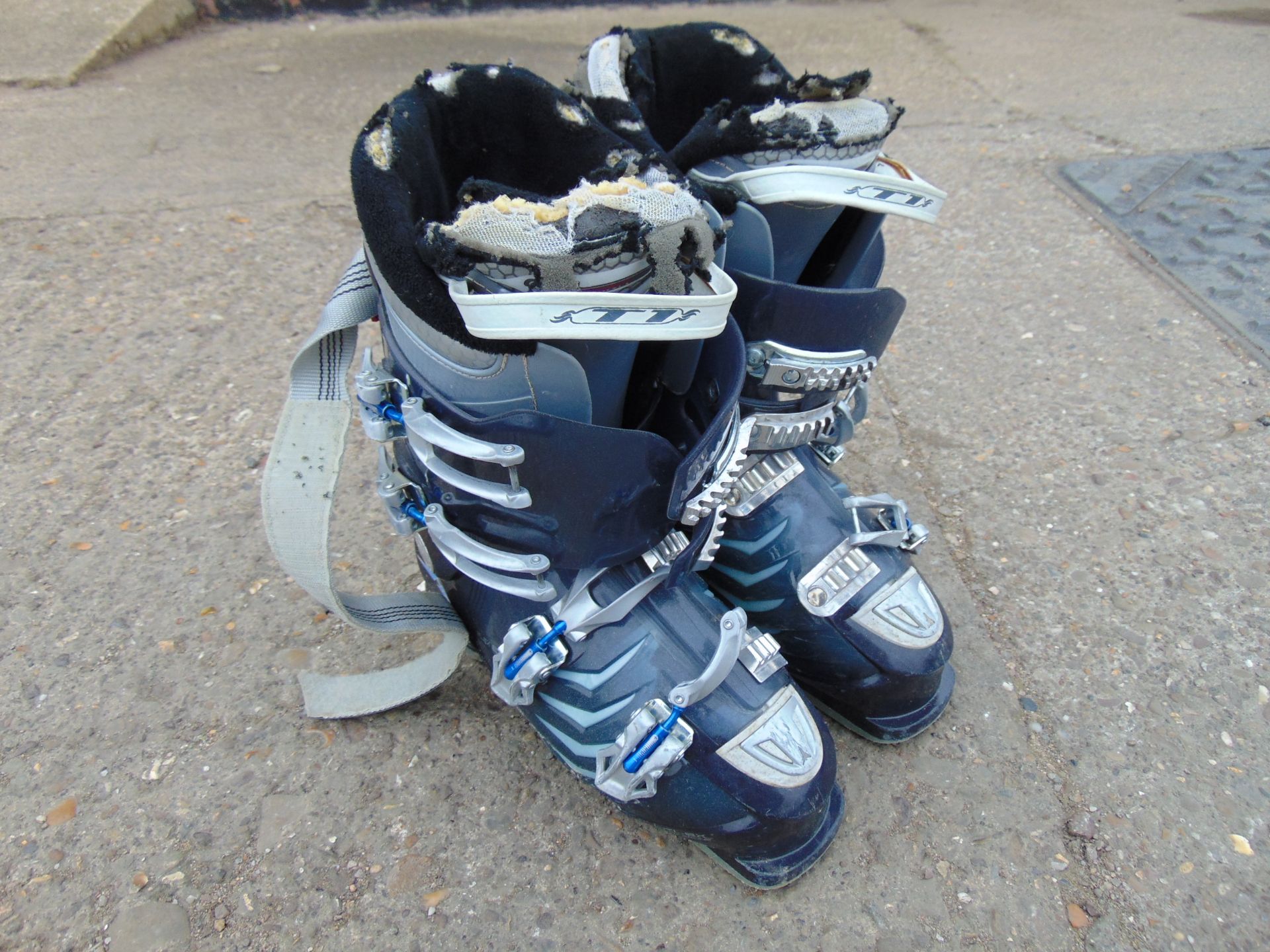 Atomic Hawx 80 Ski Boots. Ladies Ski Boots