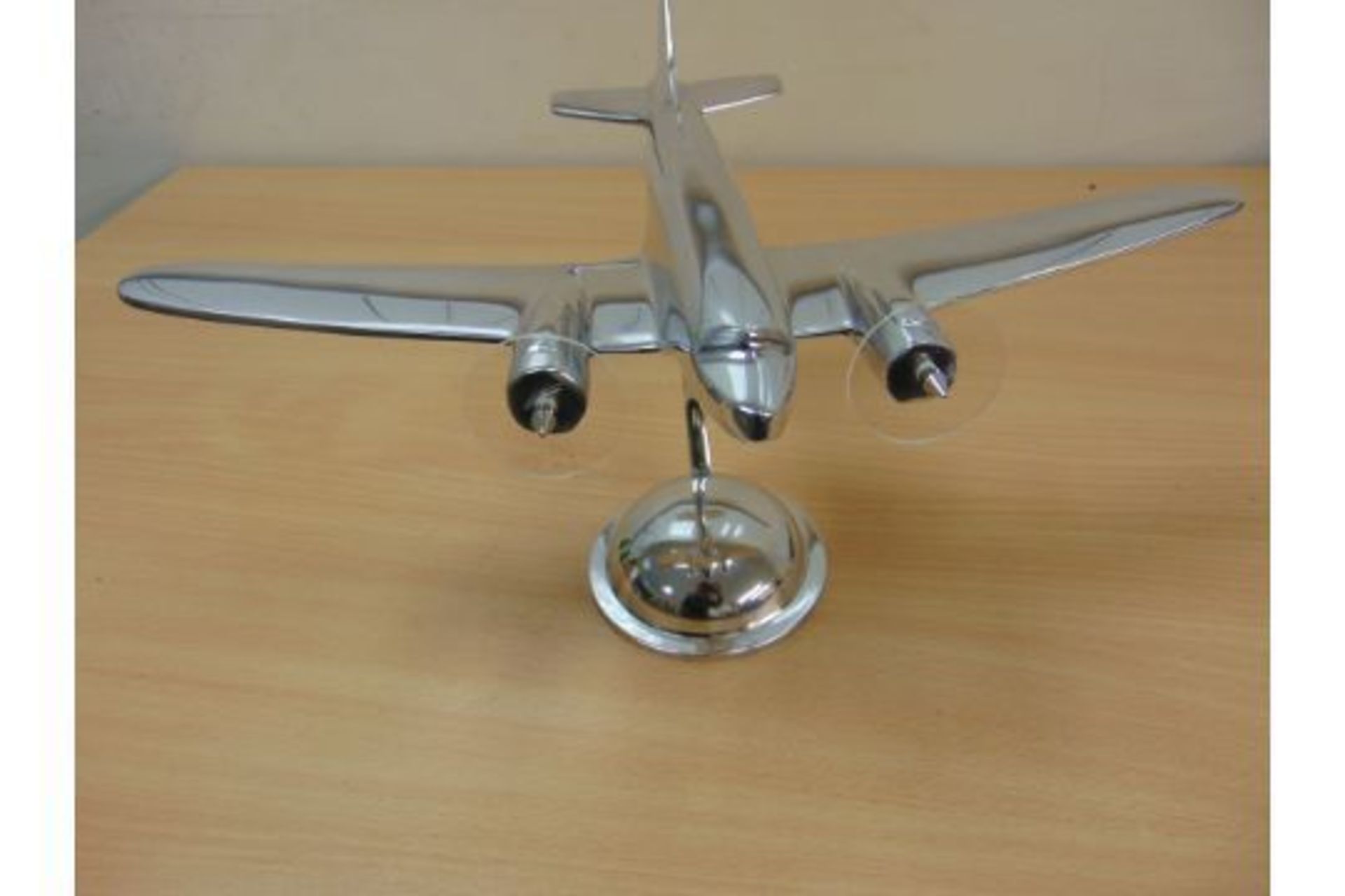 POLISHED ALUMINIUM DESKTOP MODEL OF A DC3 DAKOTA WITH ROTATING PROP DISCS - Image 4 of 10